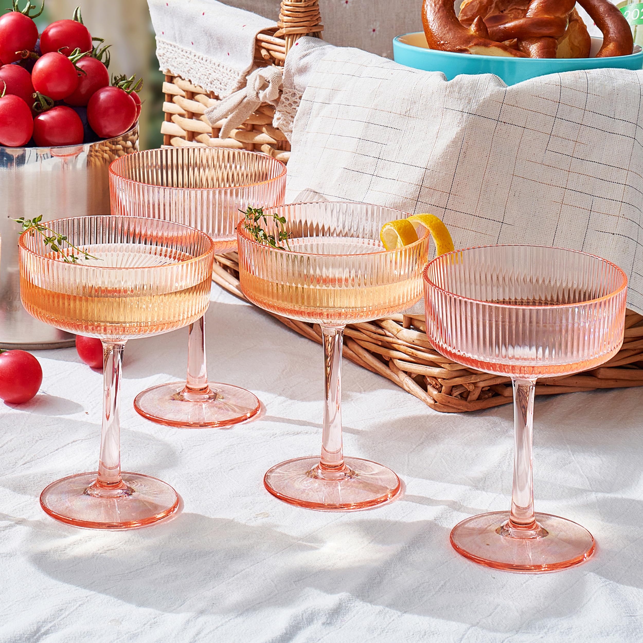 Copas de martini rosa de plástico Tritan, juego de 4 vasos acanalados de 8 oz de estilo vintage