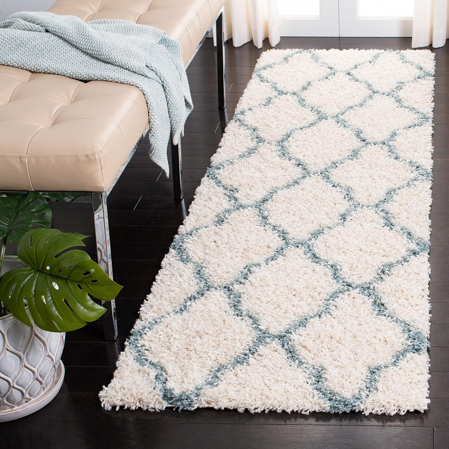 SAFAVIEH Dallas Shag Collection Runner Rug – 2’3″ x 6′, Ivory & Light Blue, Trellis Design, Non-Shedding & Easy Care, 1.5-inch Thick Ideal for High Traffic Areas in Living Room, Bedroom (SGD257J)
