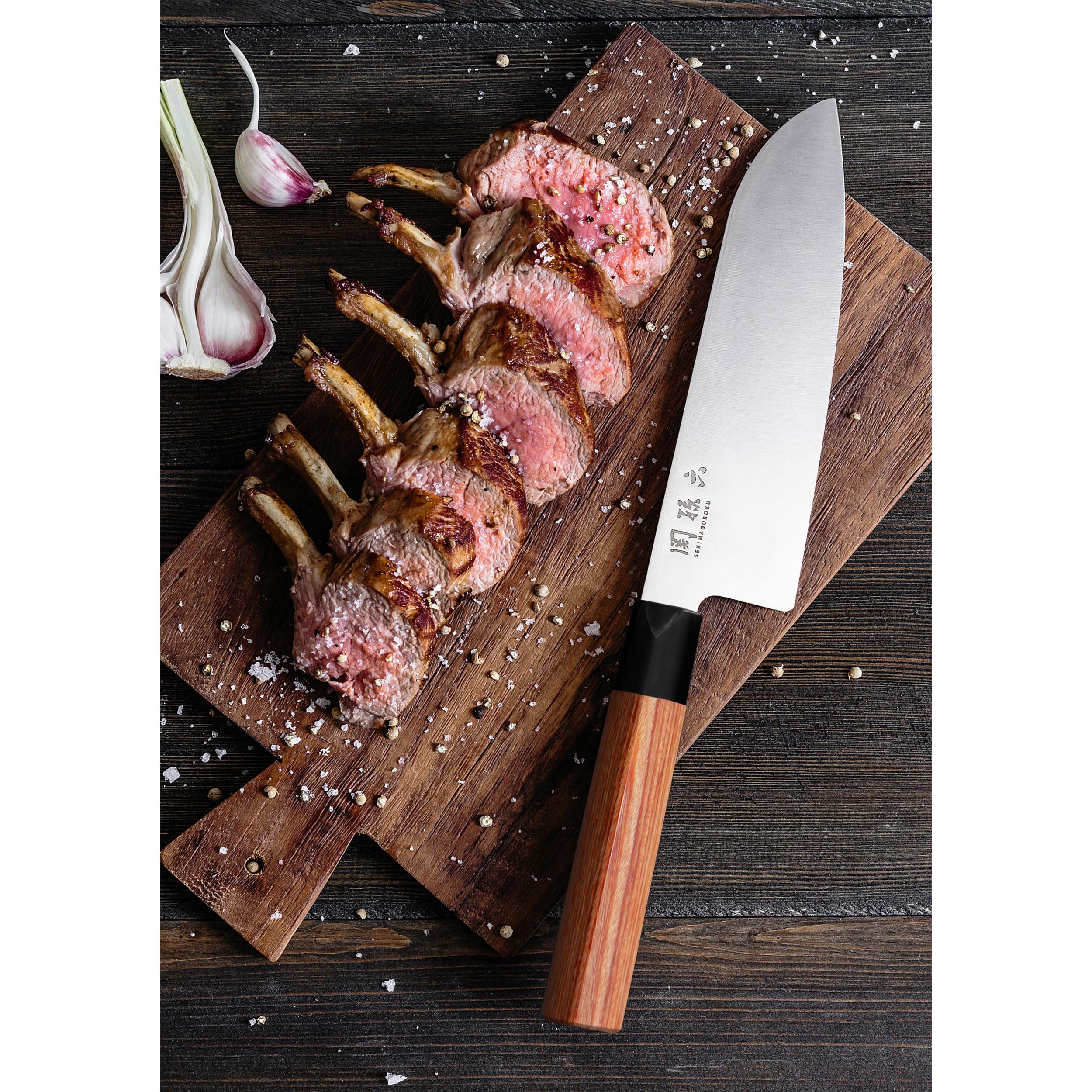 KAI Seki Magoroku Couteau Santoku en bois de séquoia 17,0 cm - acier inoxydable au carbone 1K6 avec 57 (±1) HRC - lame polie brillante - bois de pakka de séquoia - fabriqué à la main au Japon