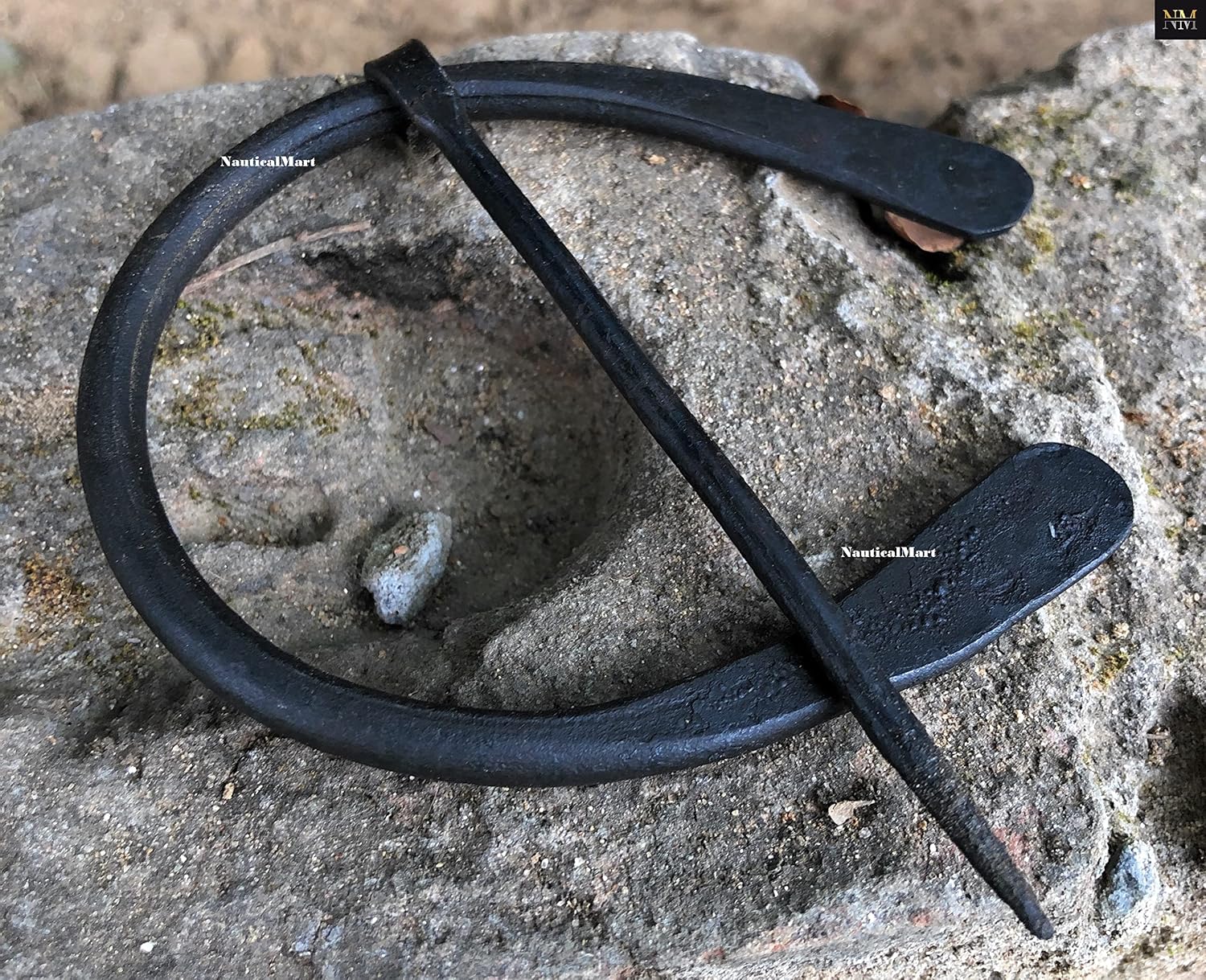 Hand-Forged Norse Flattened Penannular Cloak Pin Black Medieval Iron jewelry - Viking SCA Renaissance Brooch Medieval Apron Buckle Clasp Cloak Badge - Scottish Irish