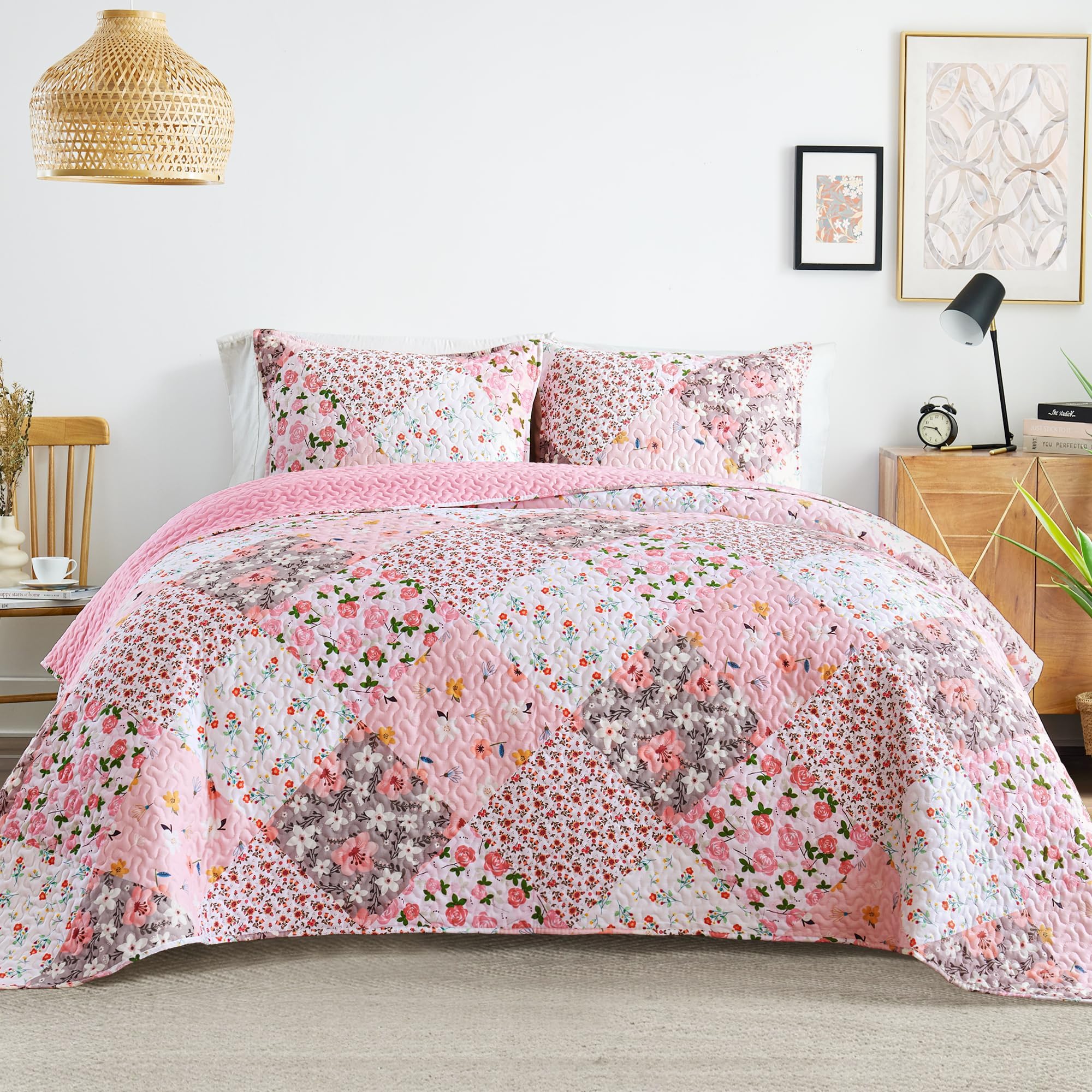 Whale Flotilla Reversible Patchwork Quilts King Size, Lightweight Boho Printed Bedspreads Coverlets Quilt Bedding Set with 2 Pillow Shams for All Seasons, Pink