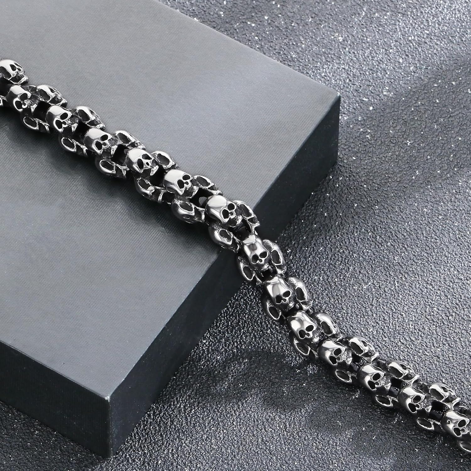 Men's Gothic Skull Lion Chain Bracelet - Stainless Steel Biker Bracelet for Men and Women with Flannel Pouch, Punk Jewelry, Gift for Him, Ideal for Father's Day