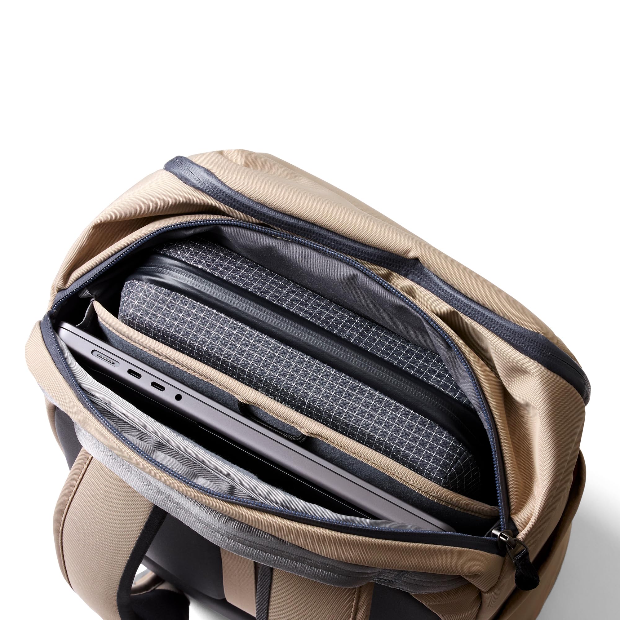 Bellroy Transit Workpack 26L, Mochila para portátil de 16 pulgadas - Stone | Mochila 26L para portátiles de 16 pulgadas, dispositivos tech, la ropa del gimnasio, zapatos, una botella y básicos de diario