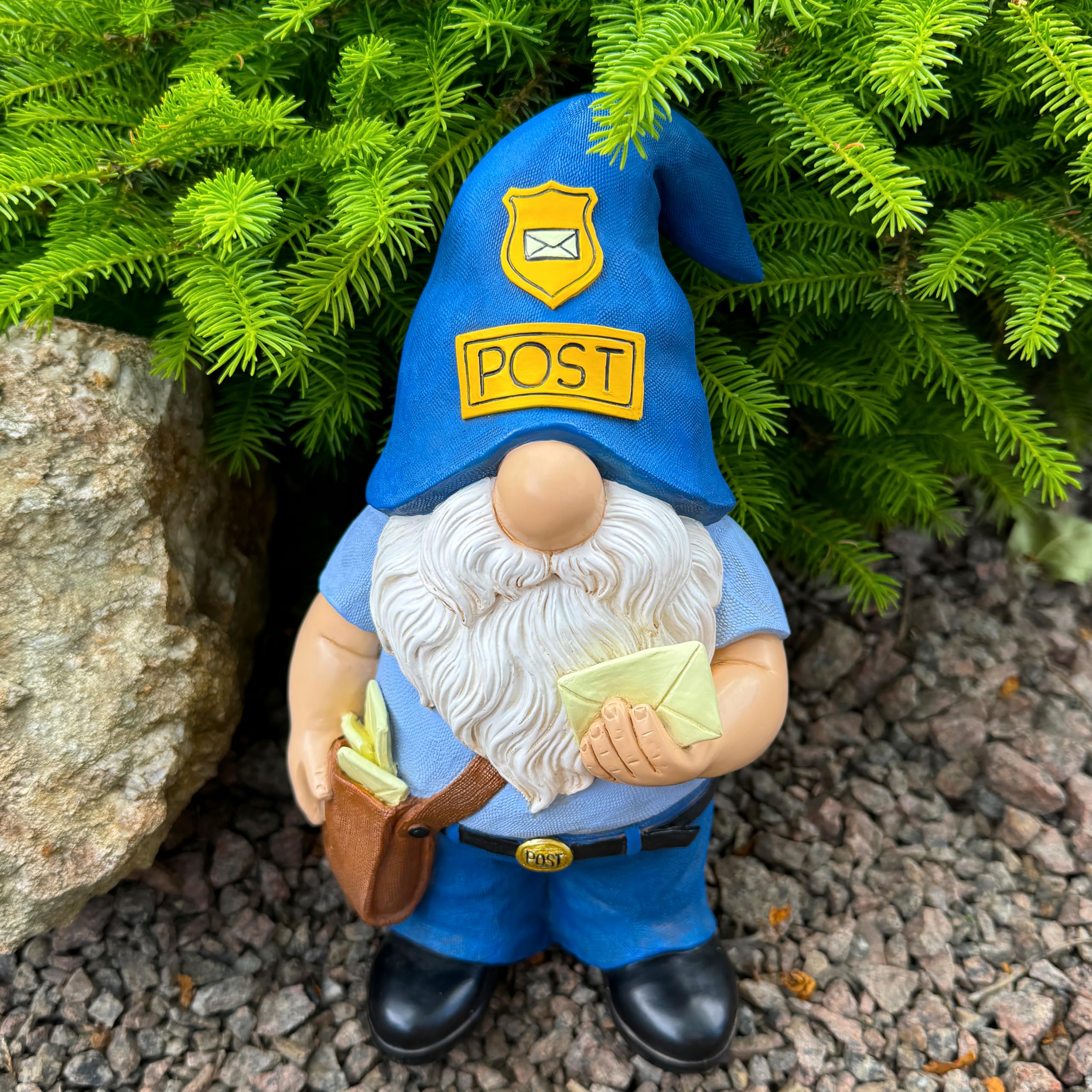 Mood Lab Krasnal ogrodowy - zabawna figurka krasnala listonosza - 24 cm wysoka statuetka trawnika - do dekoracji na zewnątrz lub domu