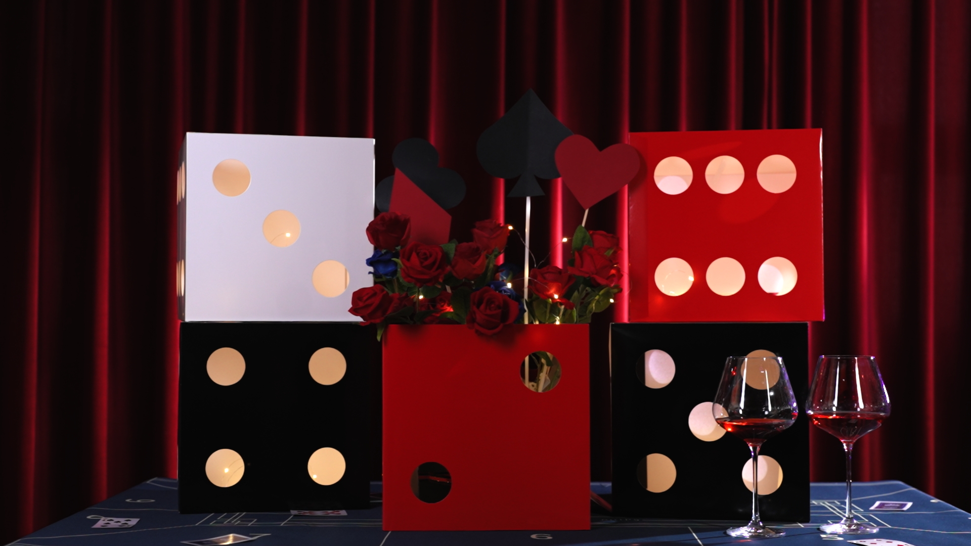 Silipull Lot de 24 grandes boîtes à jetons de poker pour décoration de fête sur le thème du casino, centre de table pour soirée de jeu, Nouvel An, bal de fin d'année