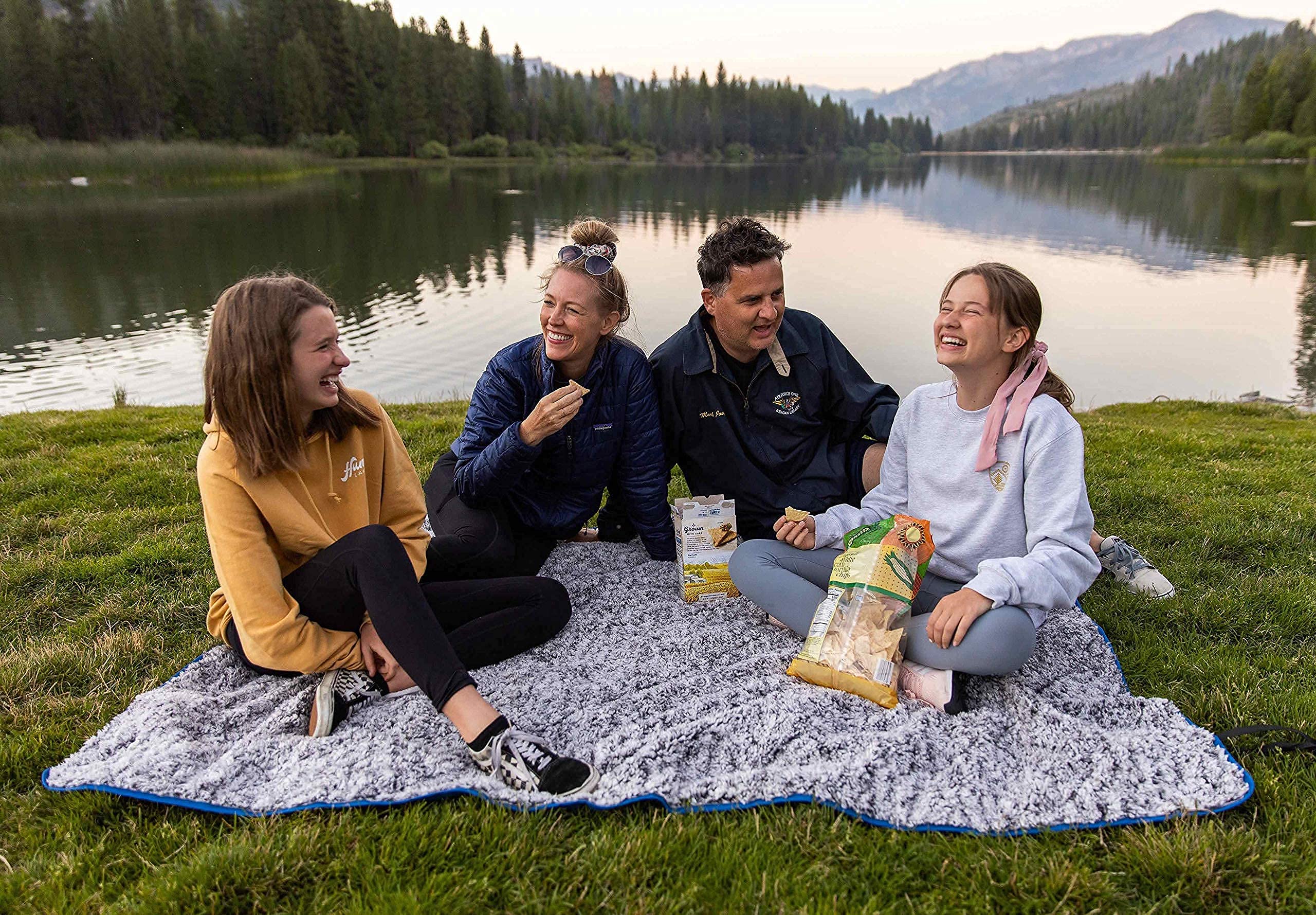 Amazon.com: Oceas Sherpa Waterproof Camping Blanket - Extra Warm and Large  Sherpa Fleece Outdoor Blanket for Car, Boat, Concert, u0026 Picnic Use -  Machine Washable and Windproof Camping Blankets for Cold Weather :