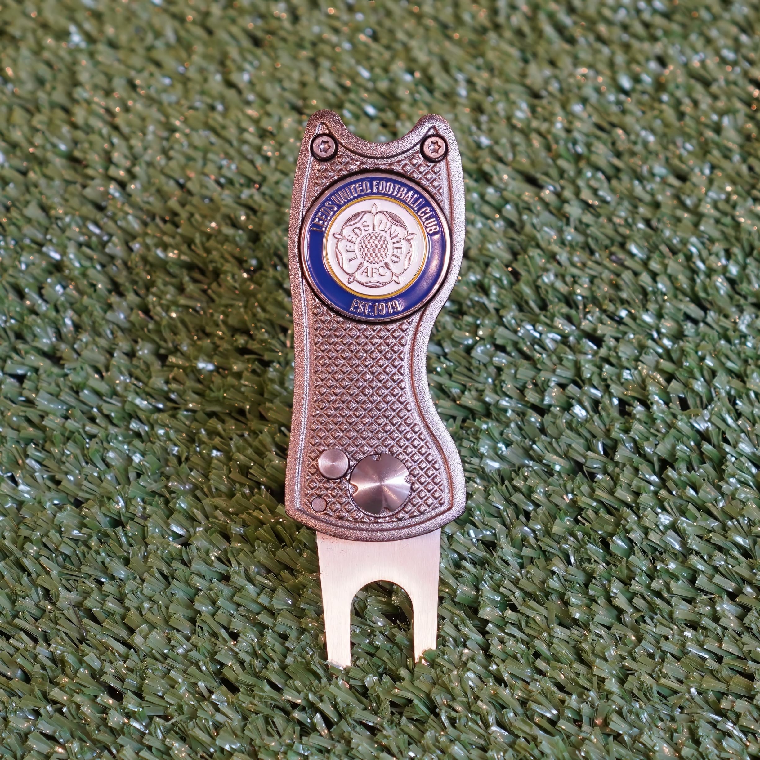 Leeds Ball Marker with Golf Divot Repair Tool - Gift Combo. Pitch Mark Tool has Pop-up Button & Foldable Tines to Protect Pockets. Lightweight, Portable. (grey)