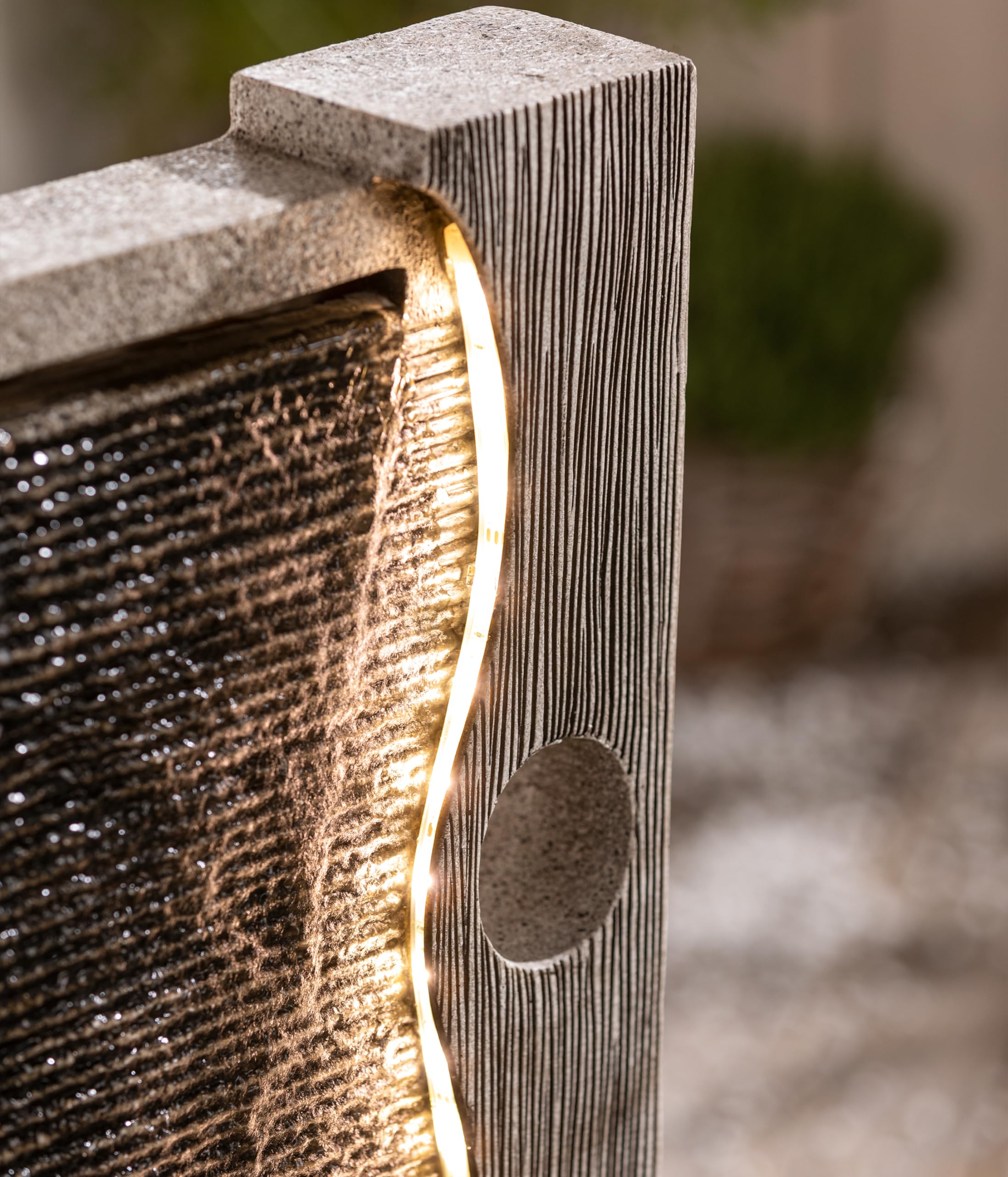 Dehner Fuente de jardín Eclipse con iluminación LED, Aprox. 100 x 40 x 19,8 cm, poliresina, Gris