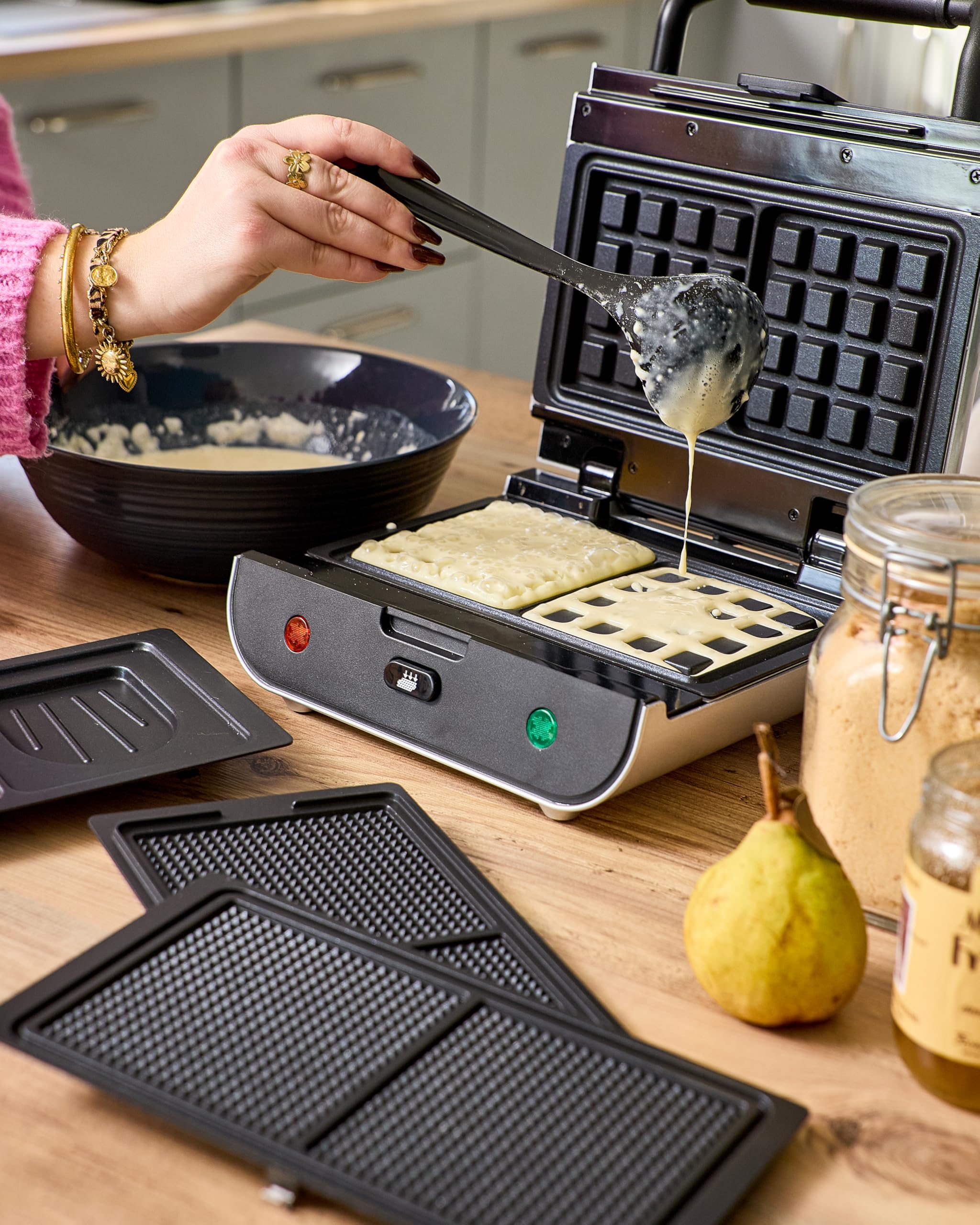 SENYA Appareil à gaufres et croque-monsieur, Gaufrier 3 en 1, Gaufres, Gaufrettes & Croques, 3 Plaques Interchangeables Antiadhésives, Rangement Vertical, Facile à Nettoyer