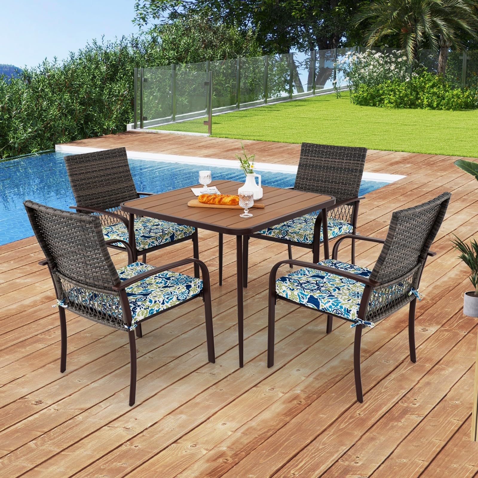LIFEZEAL Conjunto de Muebles de poliratán, Mesa Centro de jardín con 4 sillas, Juego de Muebles de Comedor Exterior con Cojines y Orificio para sombrilla, para terraza, balcón, Zona de Piscina
