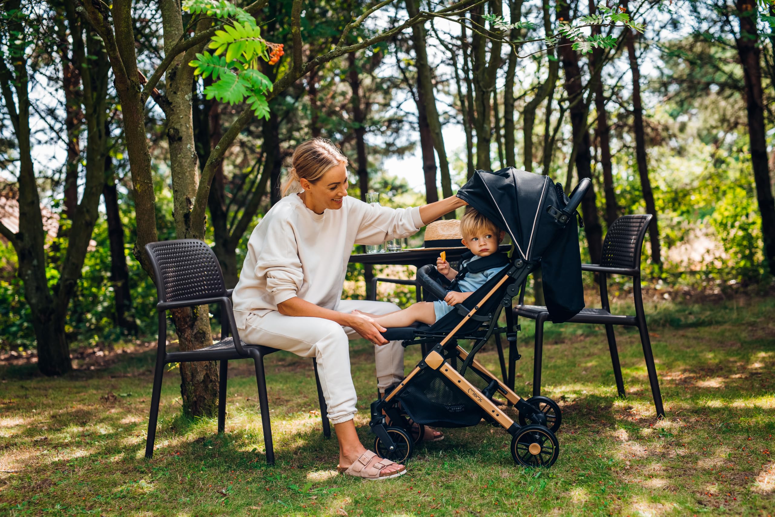 MoMi ESTELLE Reise Buggy Klein Zusammenklappbar Kinderwagen bis 15kg ab 6 Monaten Liegefunktion Leicht 7,5kg 5-Punkt-Sicherheitsgurt