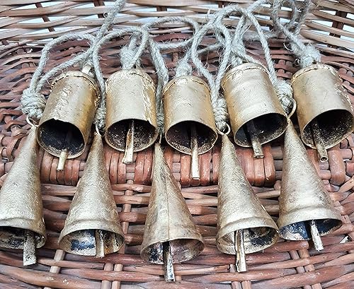 Miniatura 5 de HIGHBIX Campanas de vaca de metal de estaño de la suerte rústicas de 2.8 in, hechas a mano, campanas de decoración navideña en cuerda de yute (10