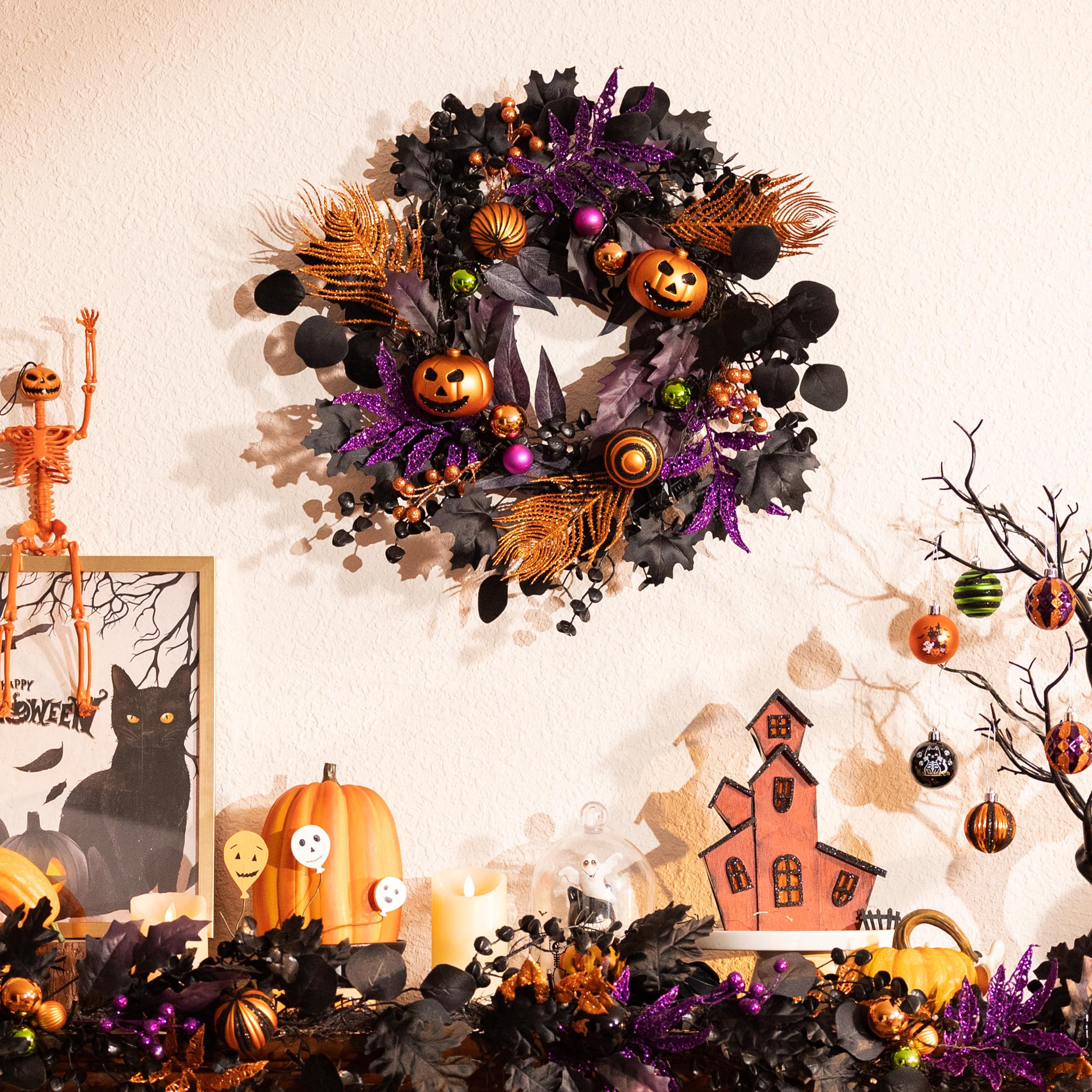 Valery Madelyn Corona de Halloween para puerta delantera con luces, corona de calabaza preiluminada de 18 pulgadas, decoración de Halloween para el hogar, porche, centro de mesa, ventana, interior