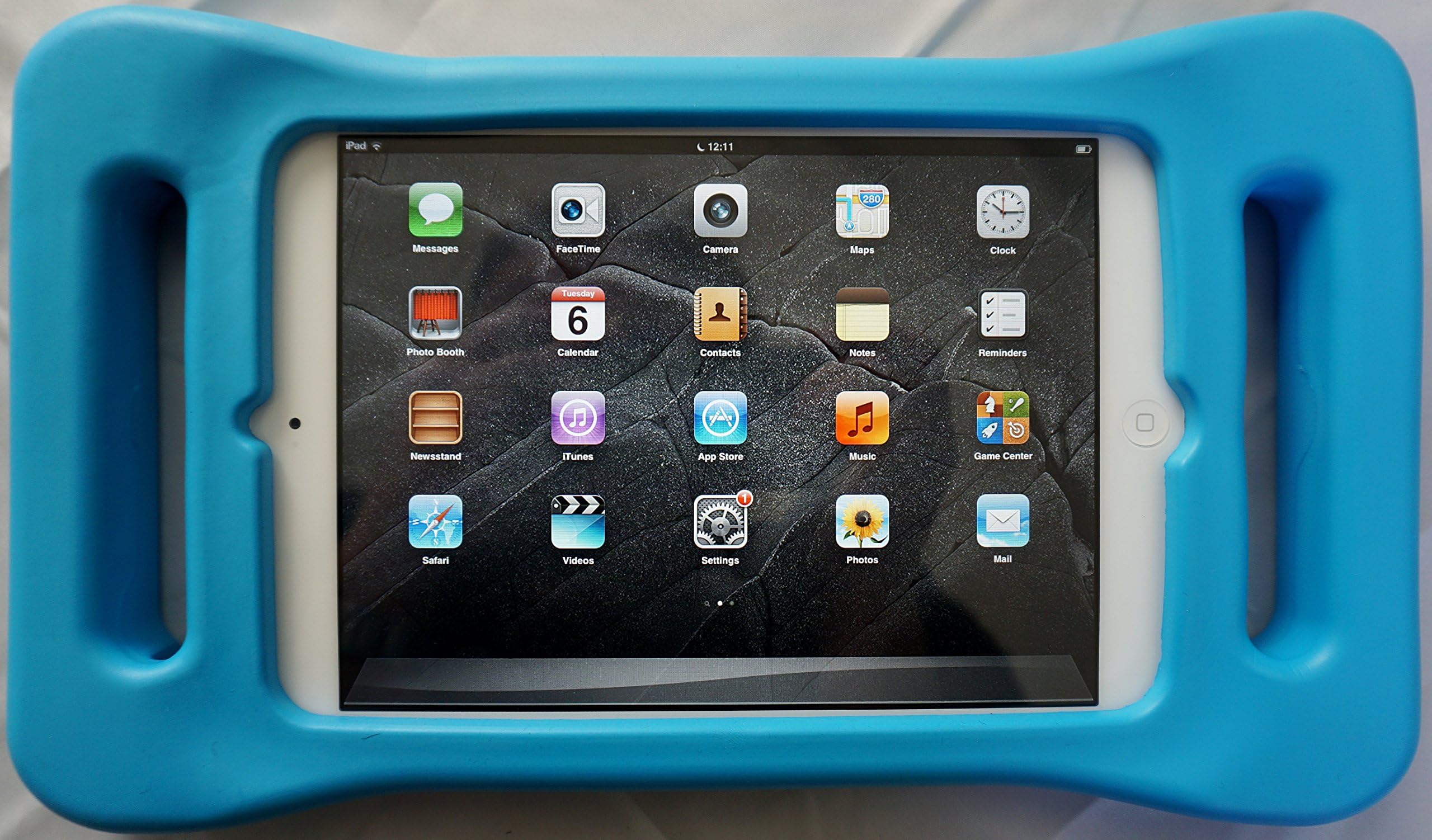 Award winning fatframe mini child / kids iPad case: bouncy, lightweight, drop proof, shock proof kids tablet cover with handles designed for children to hold. Suitable for iPad mini 1, 2 and 3 (iPad mini 1st, 2nd and 3rd generation tablet) (blue)