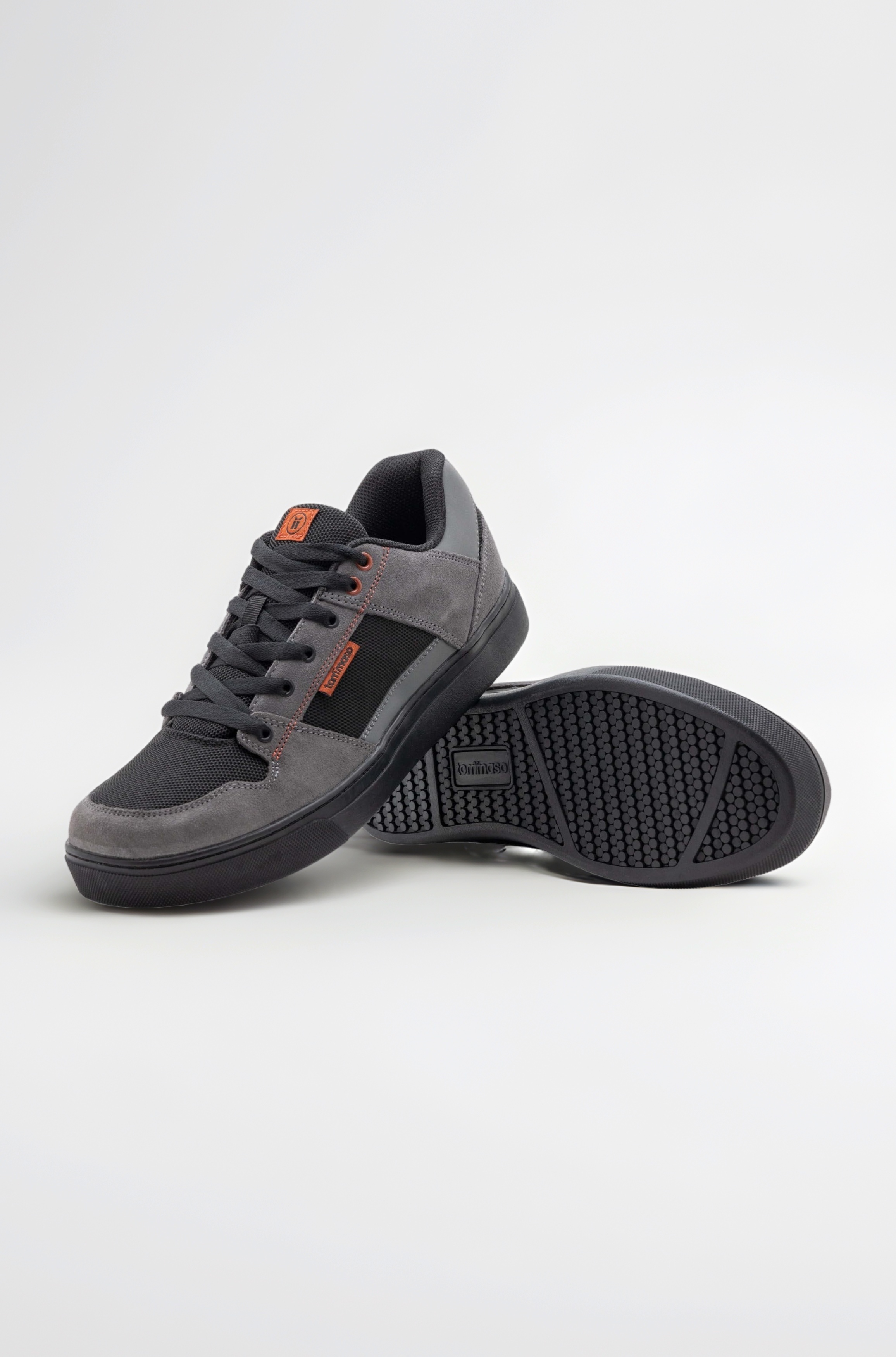 Comodo Mountain Bike Shoes with Sticky Sole, Casual Style Flat Pedal MTB Gravel Mens Commuting Cycling Shoes - Grey - 44