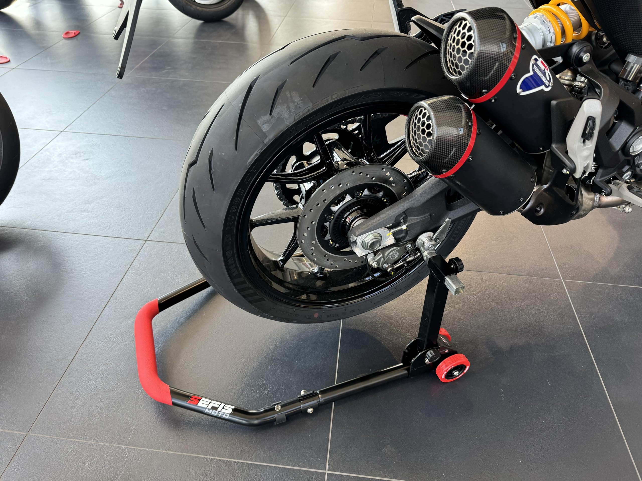 SEFIS D18 stojak na motocykl, zestaw M8, gniazda pryzmatyczne, przednie i tylne koło, podnośnik do motocykli, stojak serwisowy przedni i tylny stojak montażowy do motocykla (czerwony, do Ducati
