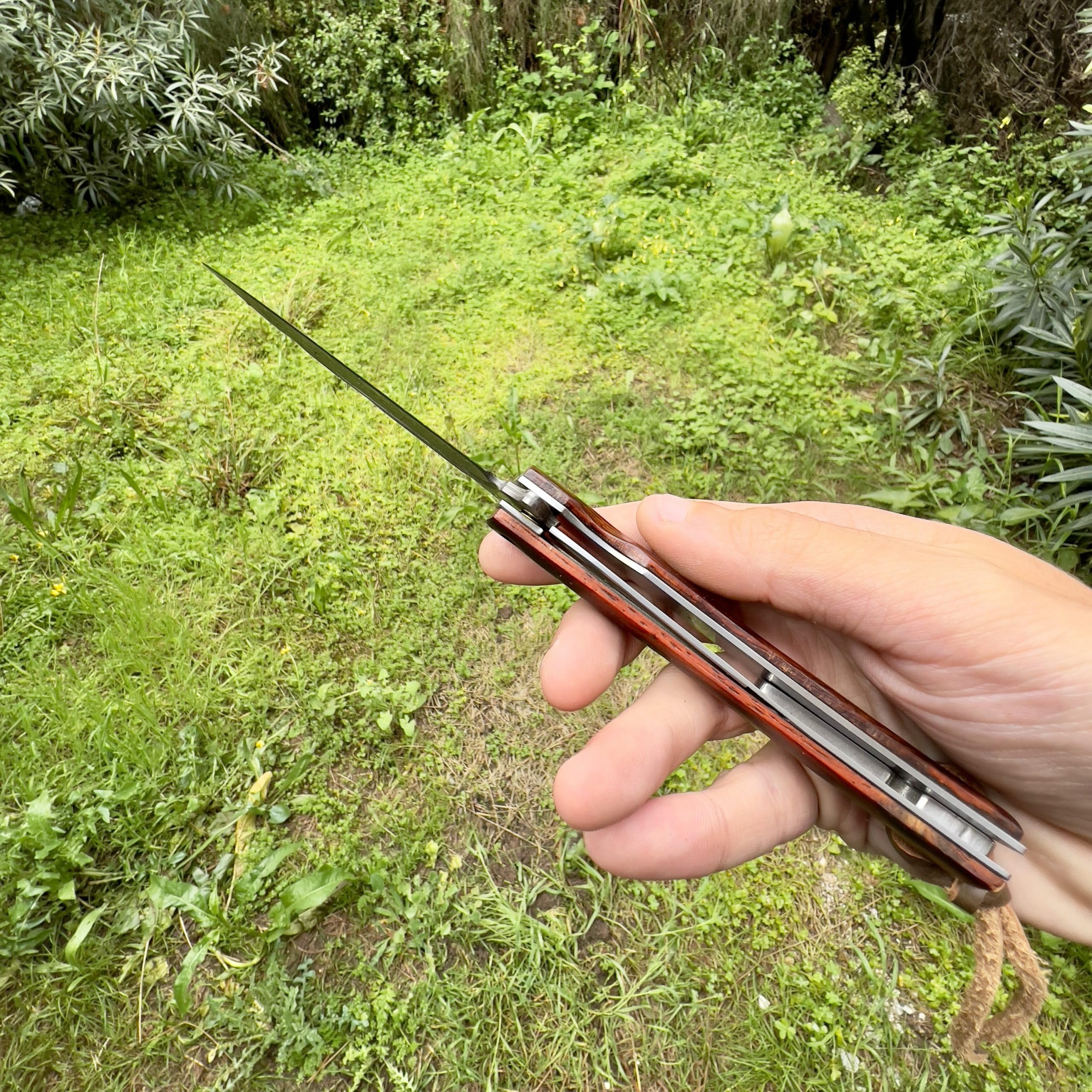 Couteau Pliant Poche Damas Style Japonais Damascus 67 Couches VG10 lame Tranchante Manche bois Collection Cadeau Homme forge artisanat custom camping extérieur edc