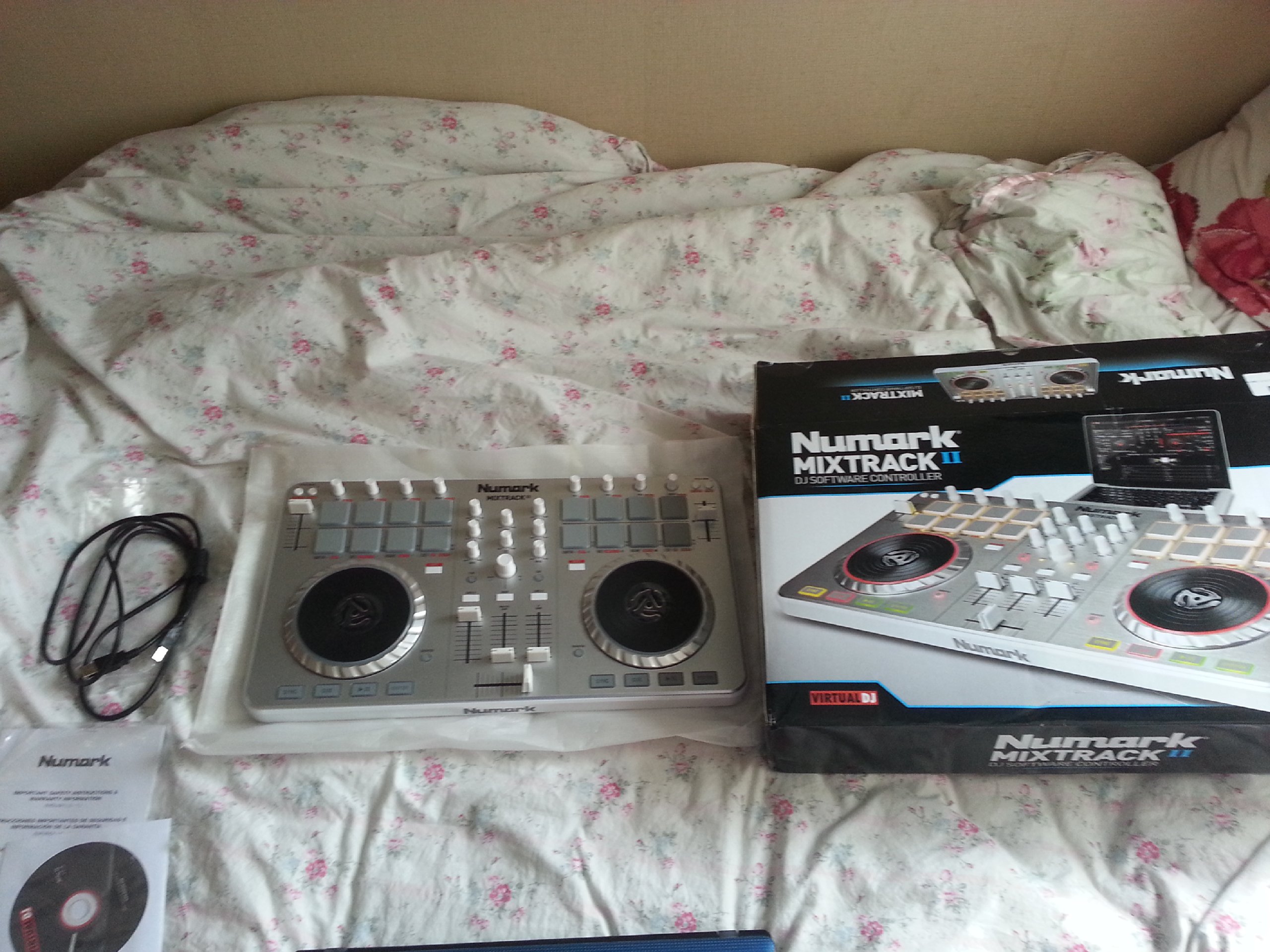 Numark MIXTRACK II DJコントローラー Numark - Mixtrack-ii controlador usb dj mix-track ii virtual dj