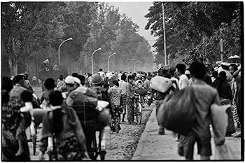 洋書 The Fall of Phnom Penh: 17 April 1975 Amazon.com: The Fall of Phnom Penh, 17 April 1975