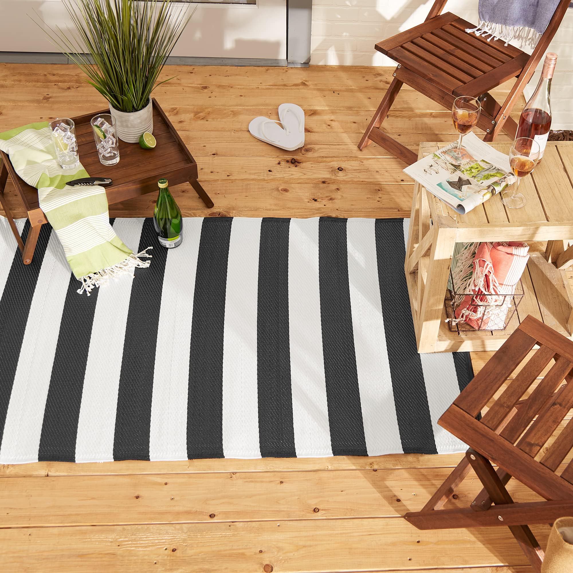 DII Outdoor Rug Collection Reversible Woven Polypropylene Plastic Straw Mat, 3x6-Feet, Black & White