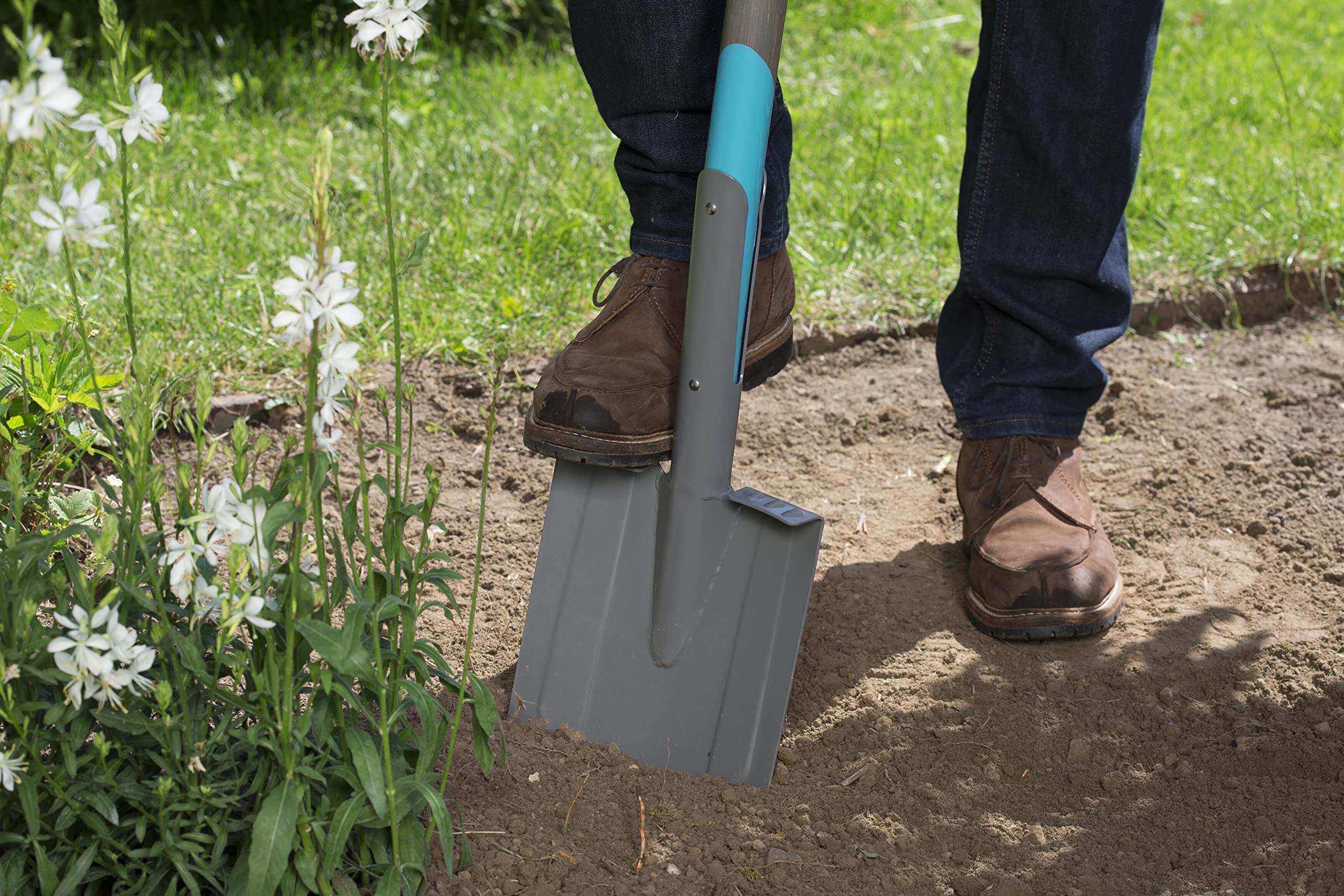 Gardena szpadel ostry NatureLine: szpadel ogrodowy z powłoką, do kopania i wykopywania, trzonek z drewna jesionowego z certyfikatem FSC, uchwyt w kształcie D (17001-20)