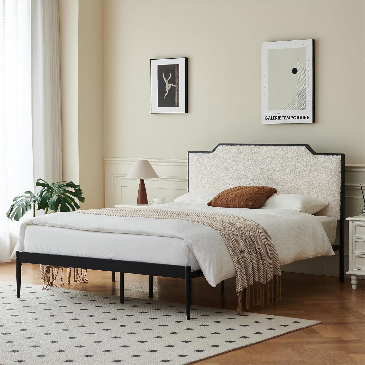 YUHUASHI Metal Platform Bed Frame, Cashmere Fabric Covered headboard