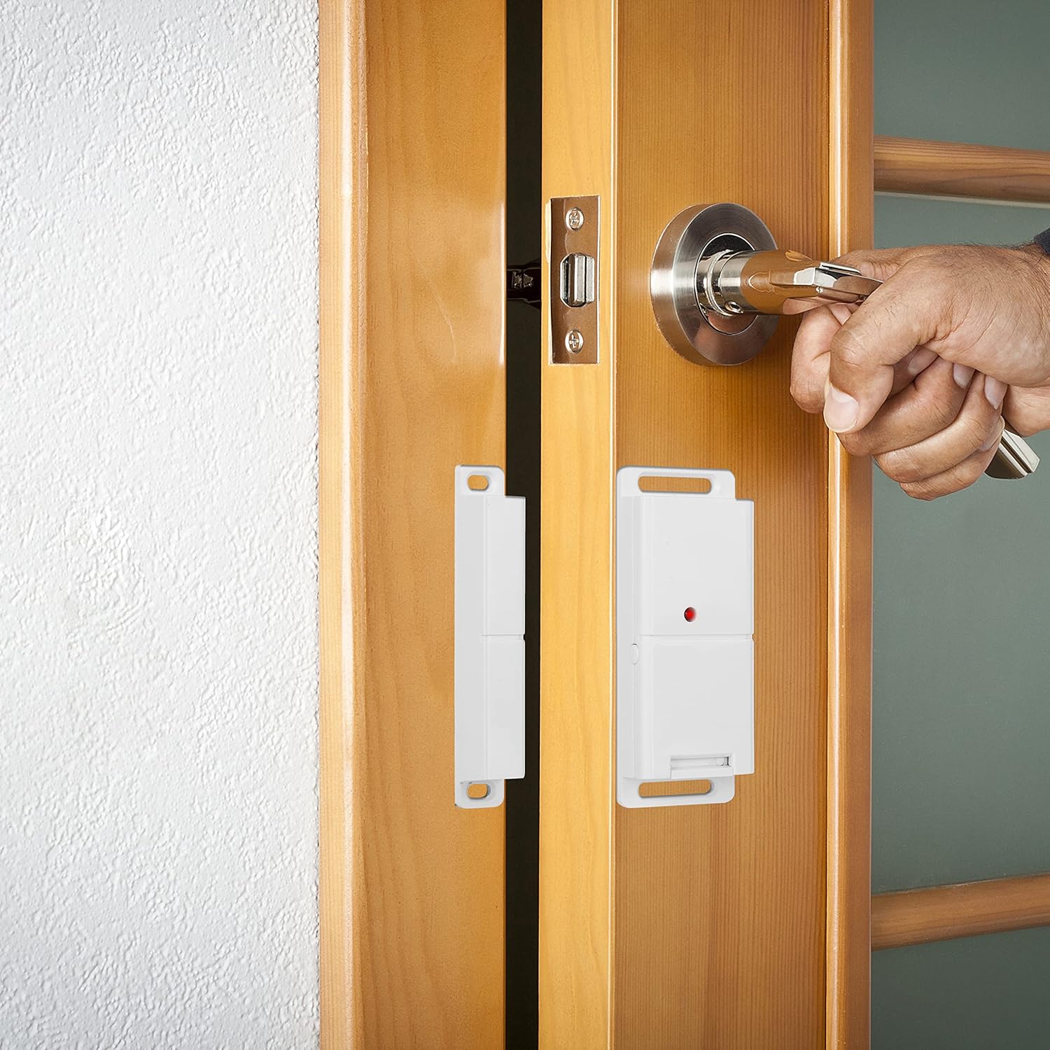 Smartwares SH5-TSM-A magnetic contact installed on a door frame