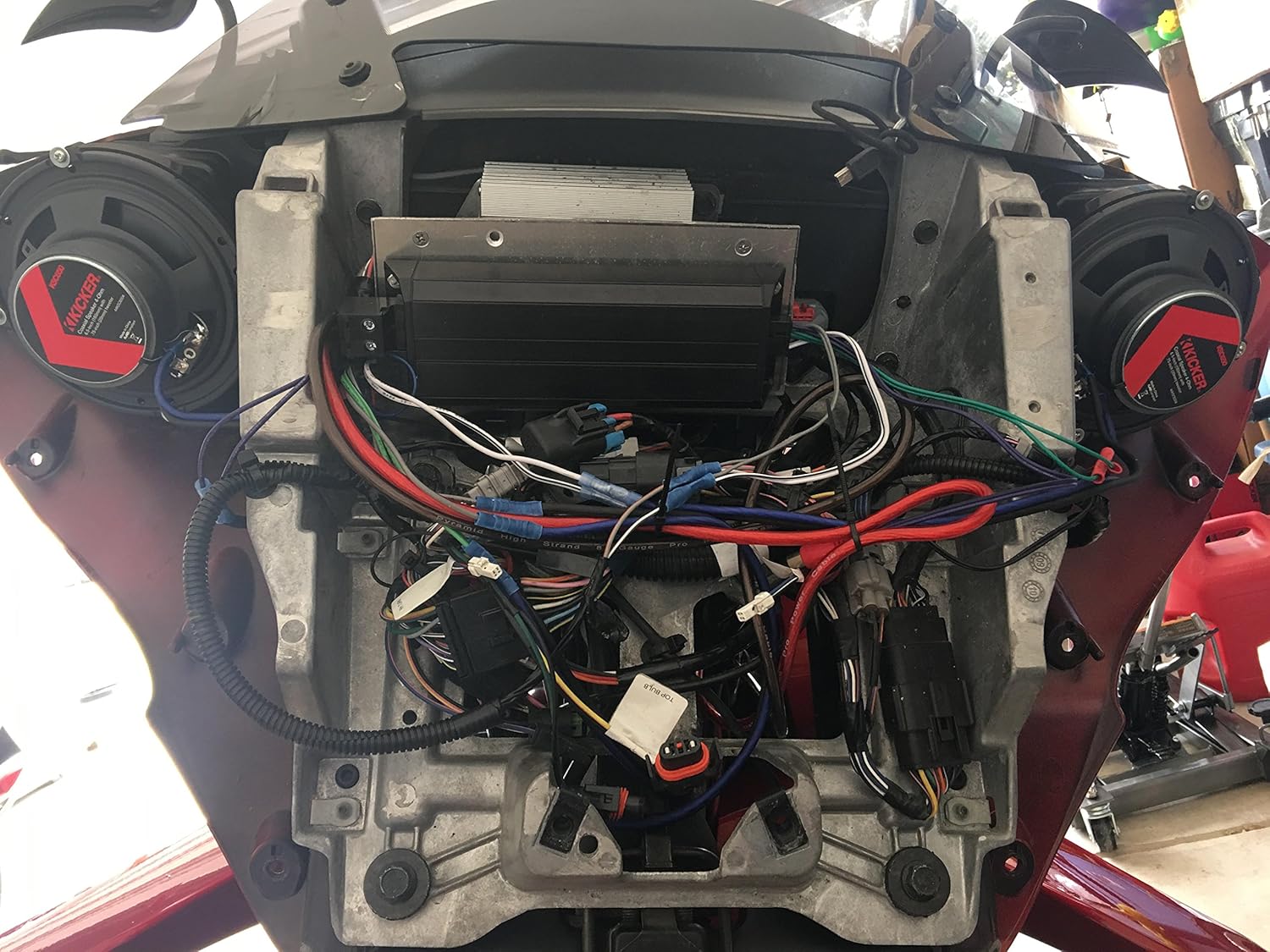 Kustom Cycle Parts Amplifier Mount fits Victory Cross Country and Magnum Large Amp Mounting Bracket Fits Larger Amps up to 8 3/4" X 5" Bolt Pattern