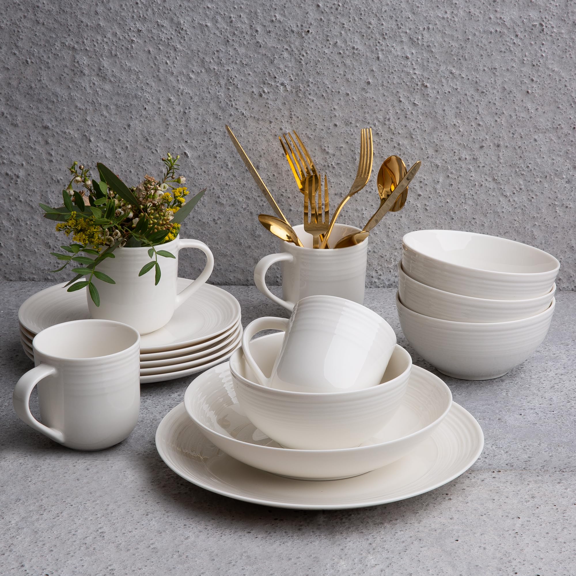 AMBITION Tafel und Kaffeeservice 12 personen Linea 60-teilig Porzellan Teller Tassen Schalen dezente Linien Spülmaschine & Mikrowelle weiß