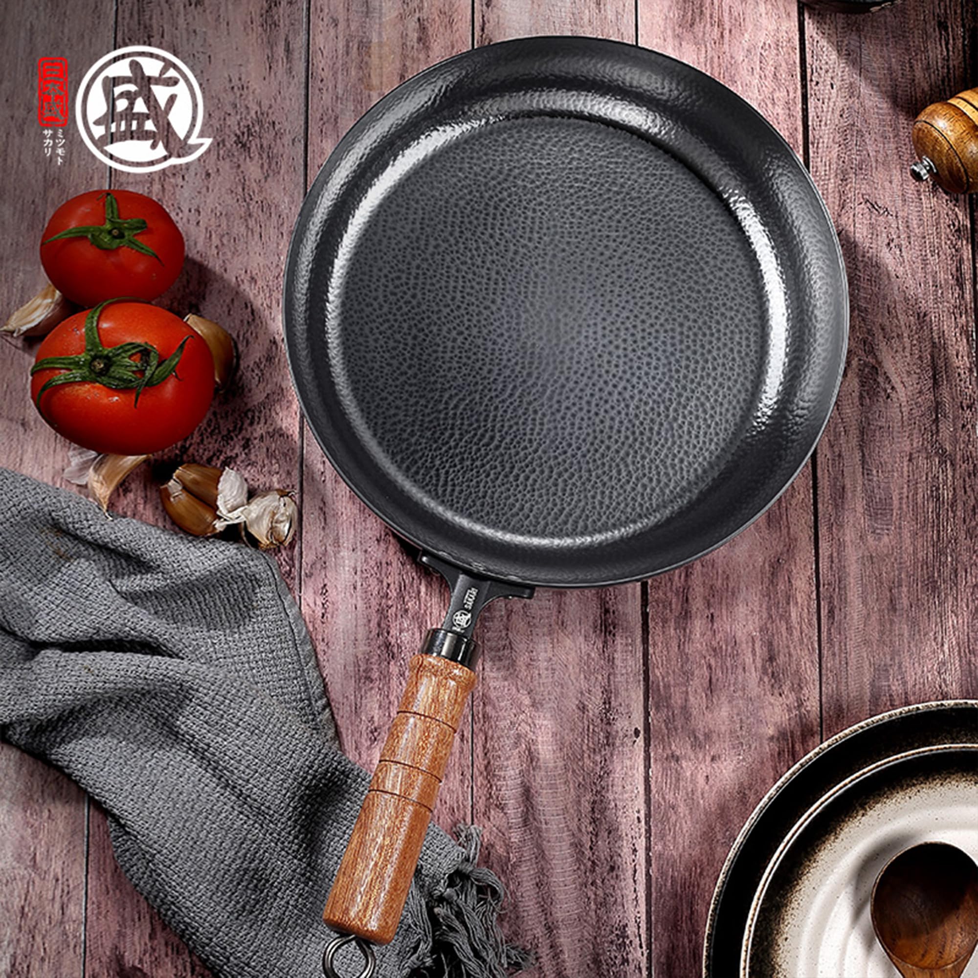 MITSUMOTO SAKARI Padella Antiaderente 30 cm,Padella in Ghisa Battuta a Mano | Senza Rivestimento Sintetico, Adatta a Fornelli a Gas e Induzione, Manico in Ebano