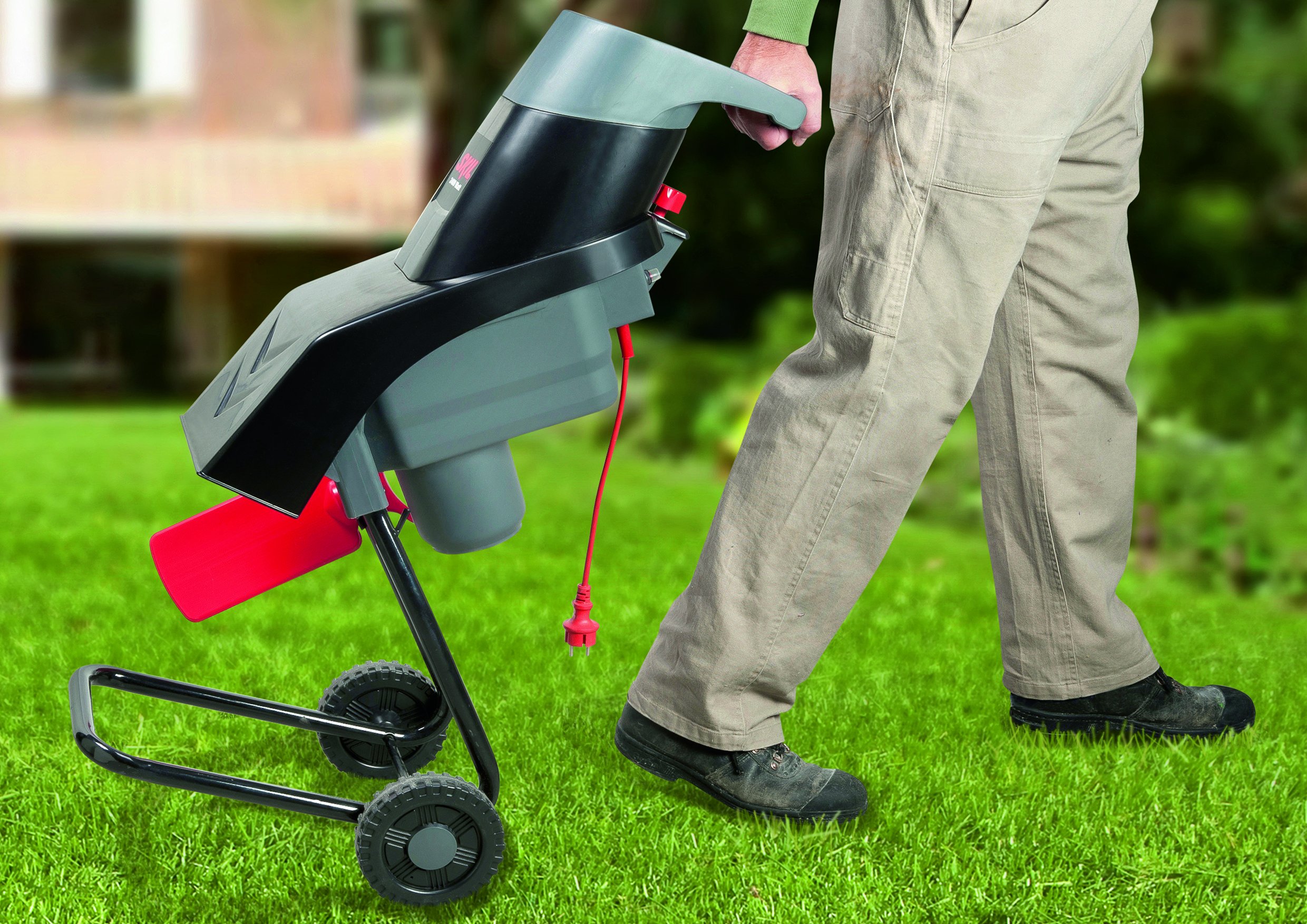 Skil 0770AA - Biotrituradora de ramas eléctrica de cuchillas (2400 W, capacidad de corte: 38 mm, bolsa de recogida grande)