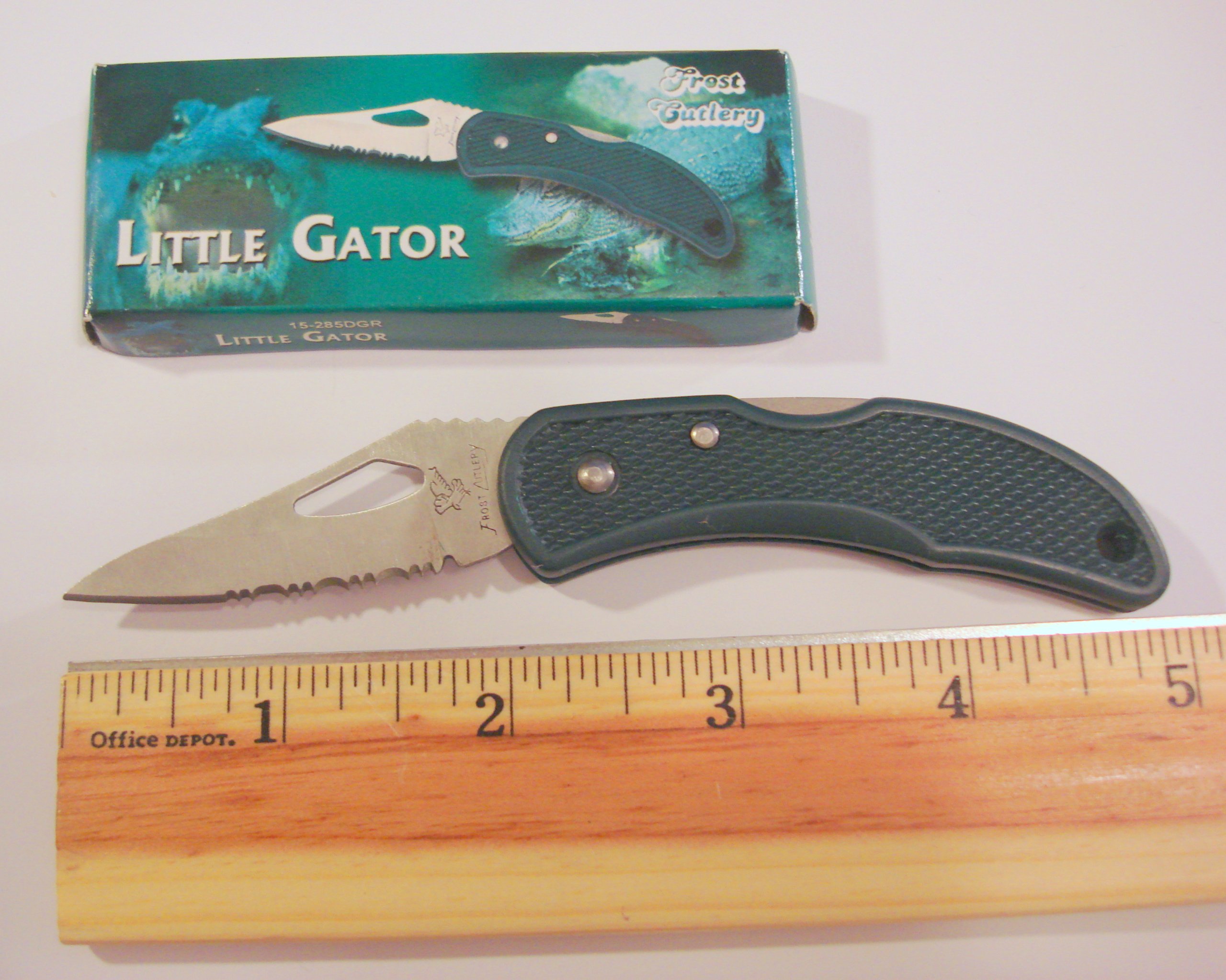 Frost Cutlery Little Gator Small Folding Lock-Blade Pocketknife with a 2 long Stainless Steel Blade