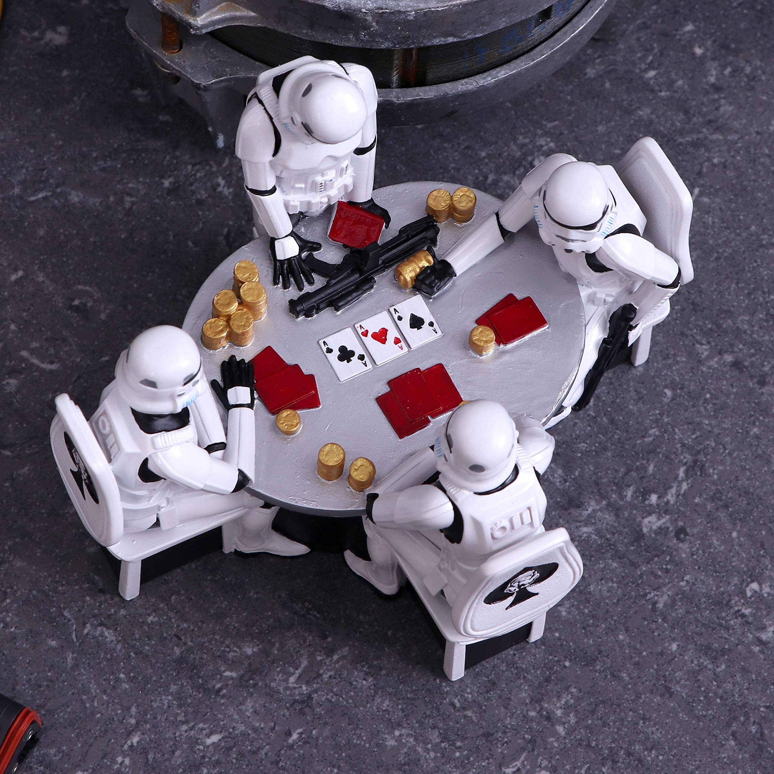 NEMESIS NOW The Original Stormtrooper Poker Face Gambling Figurine, Resina, Bianco, 18.3cm