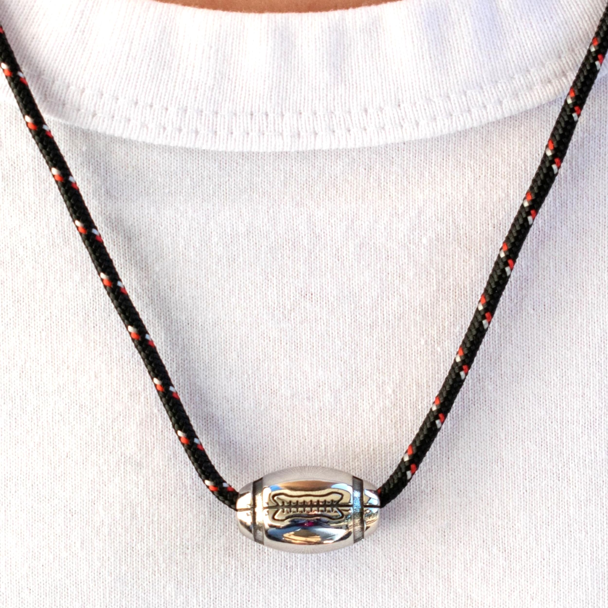 Ernestine - Collier Rugby acier inoxydable - Colliers hommes fans de sport - pendentif forme ballon de rugby - cadeau fête des pères - idée cadeaux papa et papi - Bijoux homme argent réglable