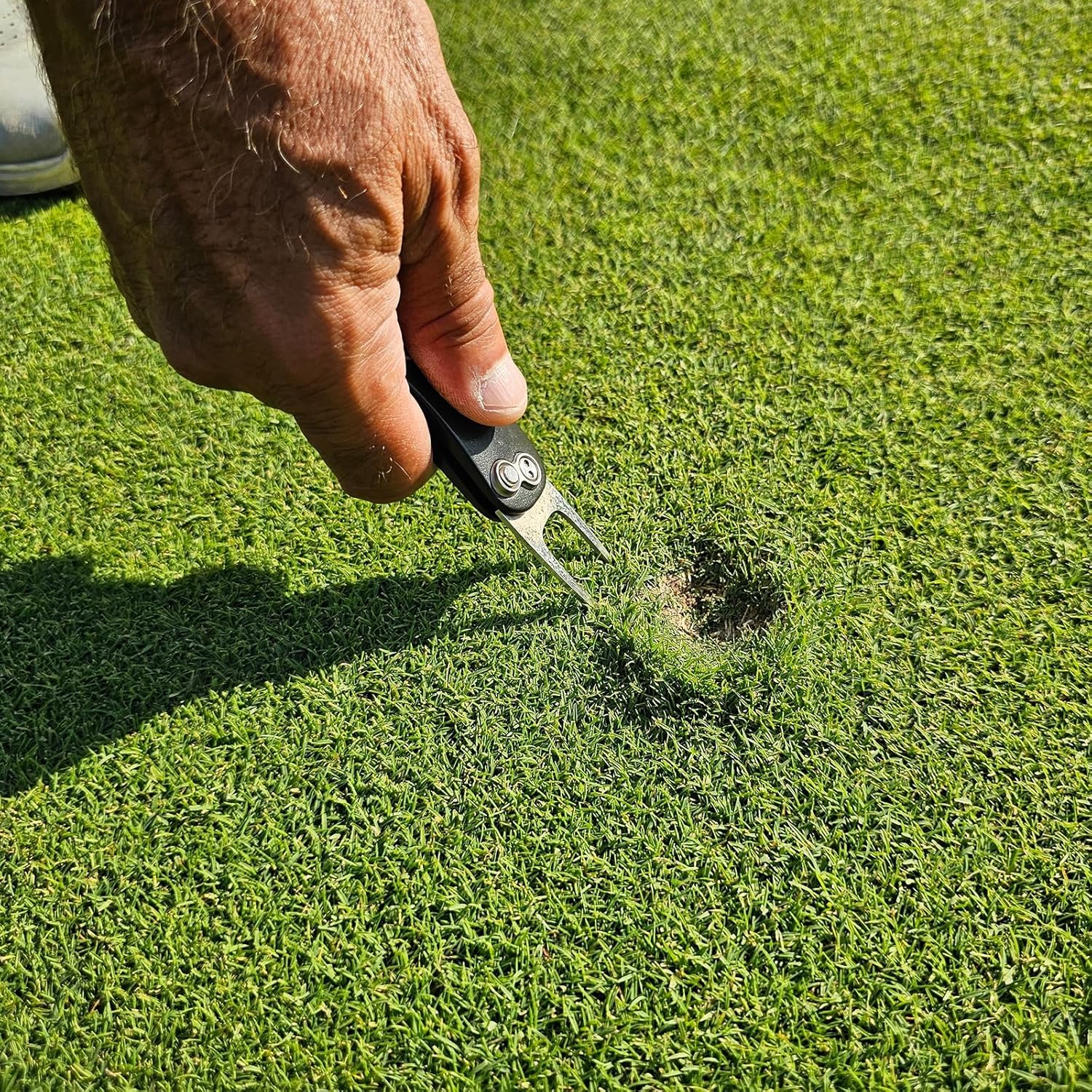 PATIKIL ゴルフディボット修理ツール、折りたたみ式メタルゴルフグリーンディボットツール 磁気ボールマーカー付き