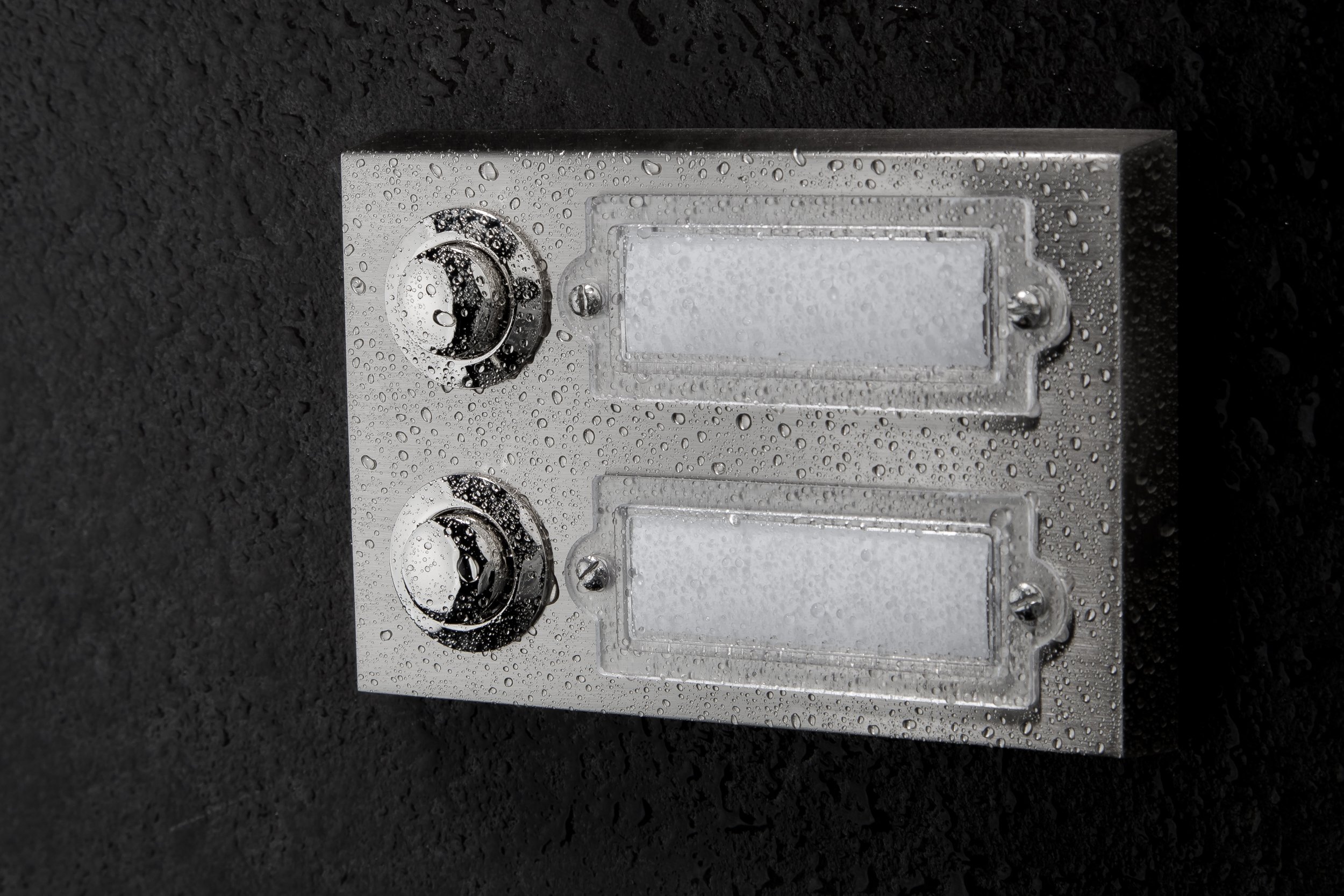 Huber Bouton de sonnette avec boîtier d'encastrement rectangulaire 2 compartiments en métal et écriteau en polycarbonate, 42.00 voltsV