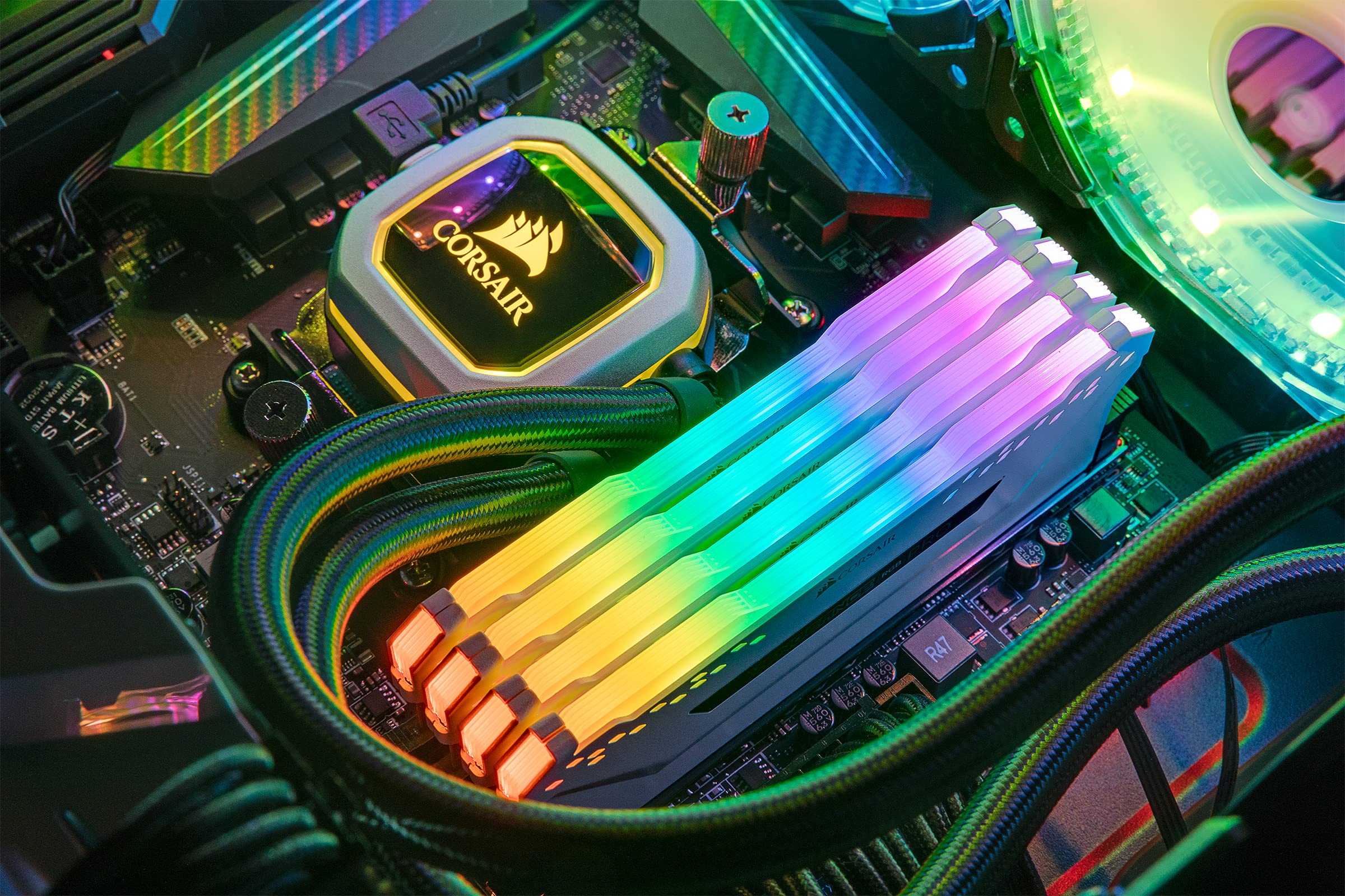 Corsair Vengeance RGB PRO 16GB (2x8GB) DDR4 Fino a 3200MHz CL16 XMP 2.0 Kit di Memoria Illuminato RGB LED Entusiasta, Bianca