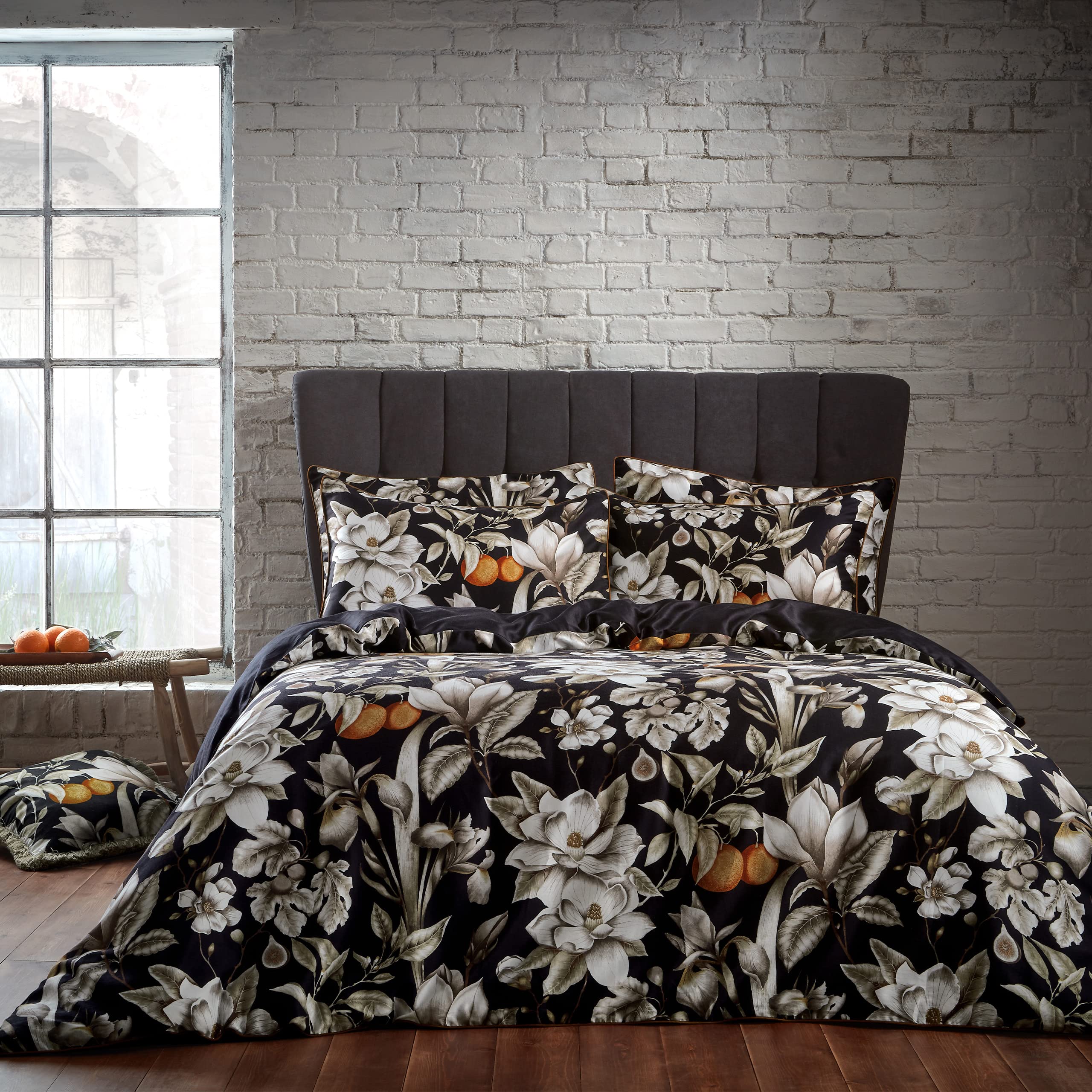 Lavish Cotton Sateen Duvet Cover Set - Double Size - Black - 200 Thread Count - Floral Piped Design