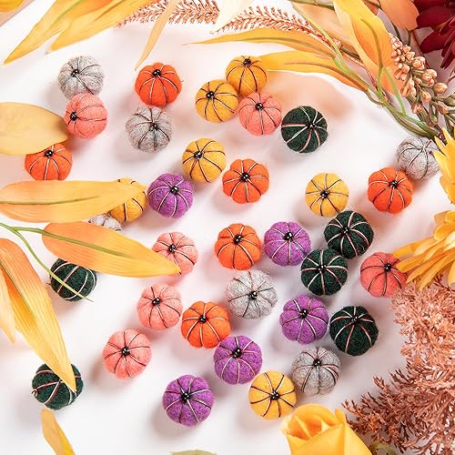 Miniatura 7 de Sfcddtlg 36 pompones de calabaza de fieltro pequeño de Halloween, 9 colores, mini calabazas de fieltro de lana hechas a mano para manualidades,