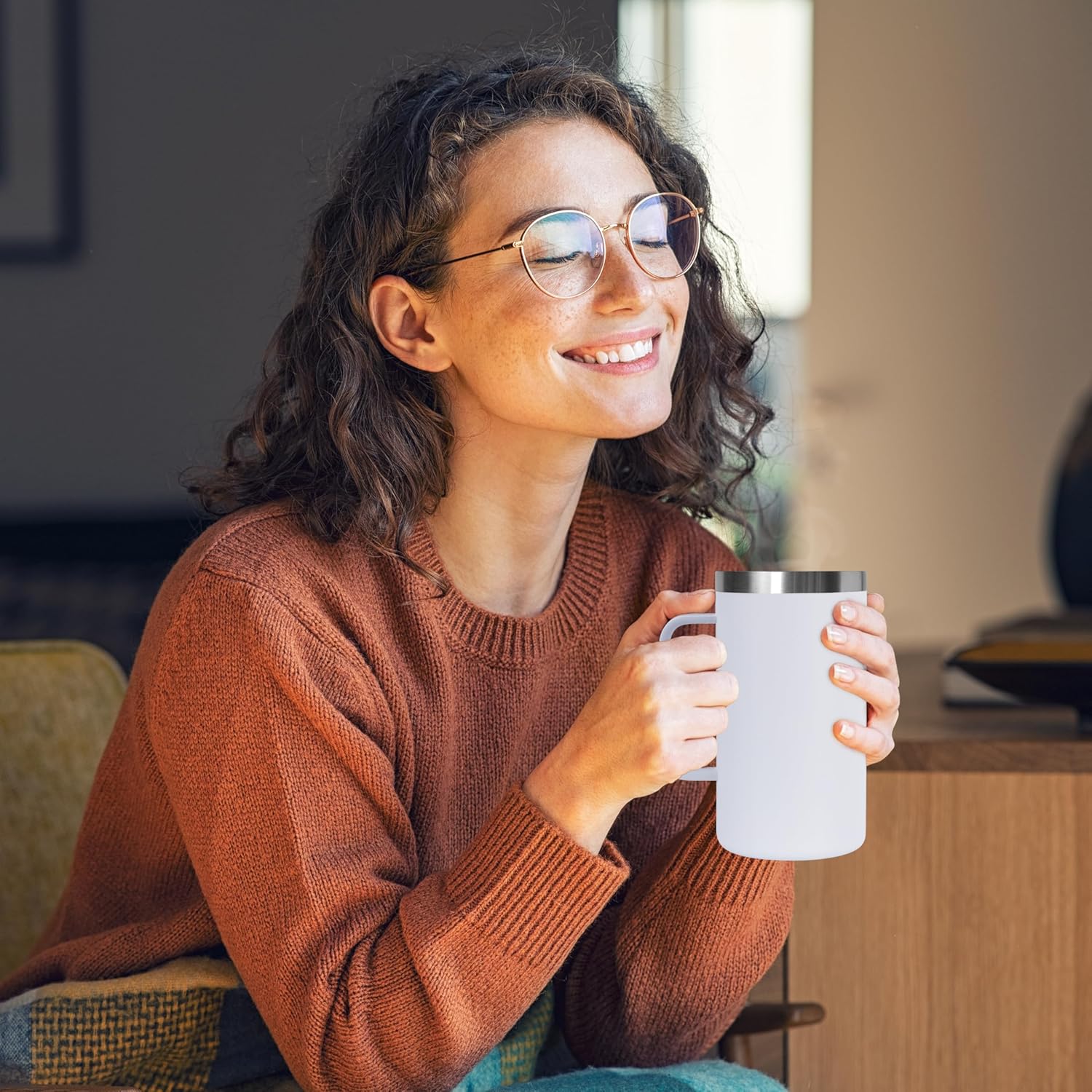 DOMICARE 24oz Mug with Handle and Lid, Stainless Steel Coffee Mug, Reusable Insulated Cup, Travel Mug with Handle, Double Wall Vacuum Coffee Tumbler for Men and Women, White, Pack 1 - Image 7