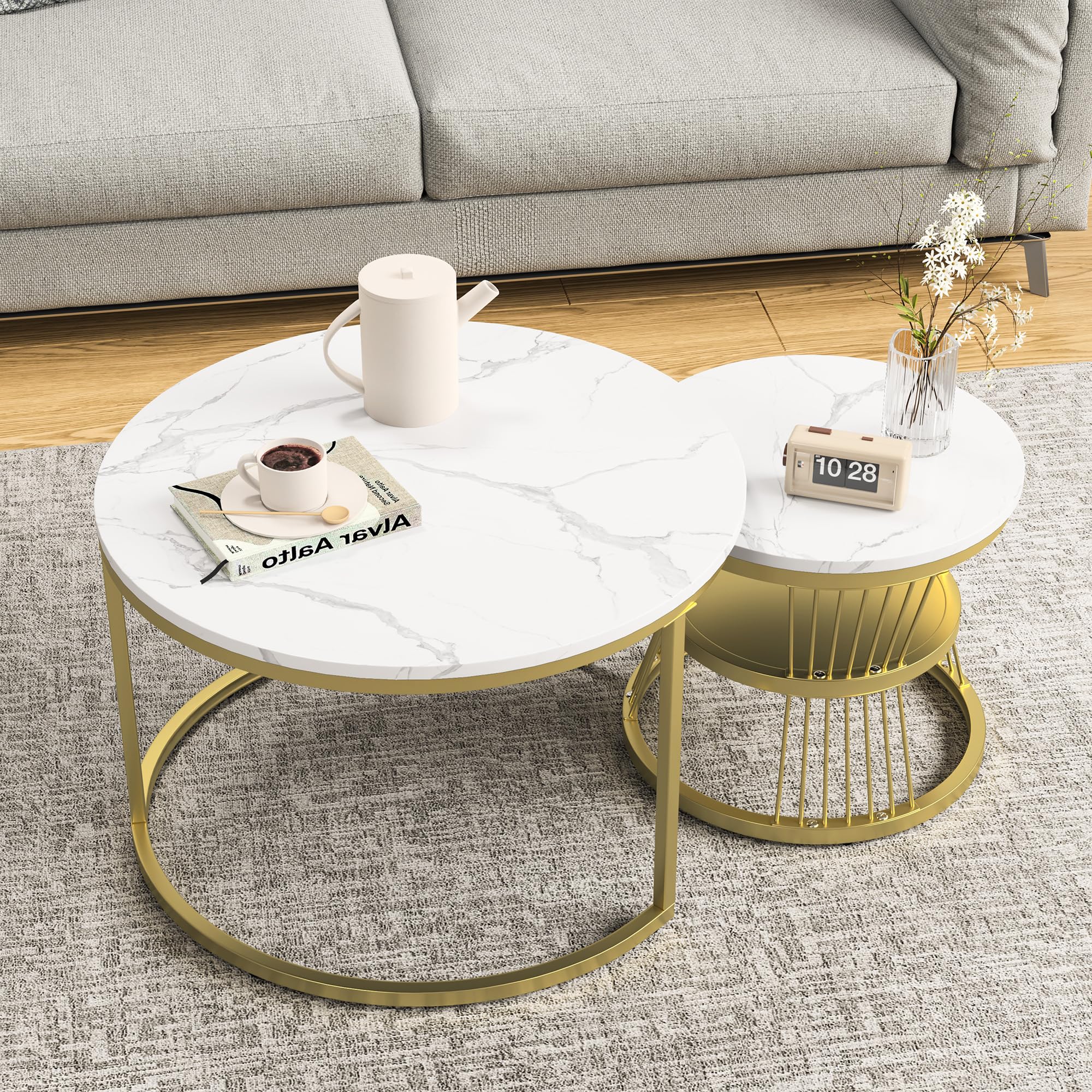 Set di 2 tavolini rotondi rimovibili, tavolini impilabili con gambe in metallo dorato e piano con motivo marmo, per soggiorno, balcone (color oro)