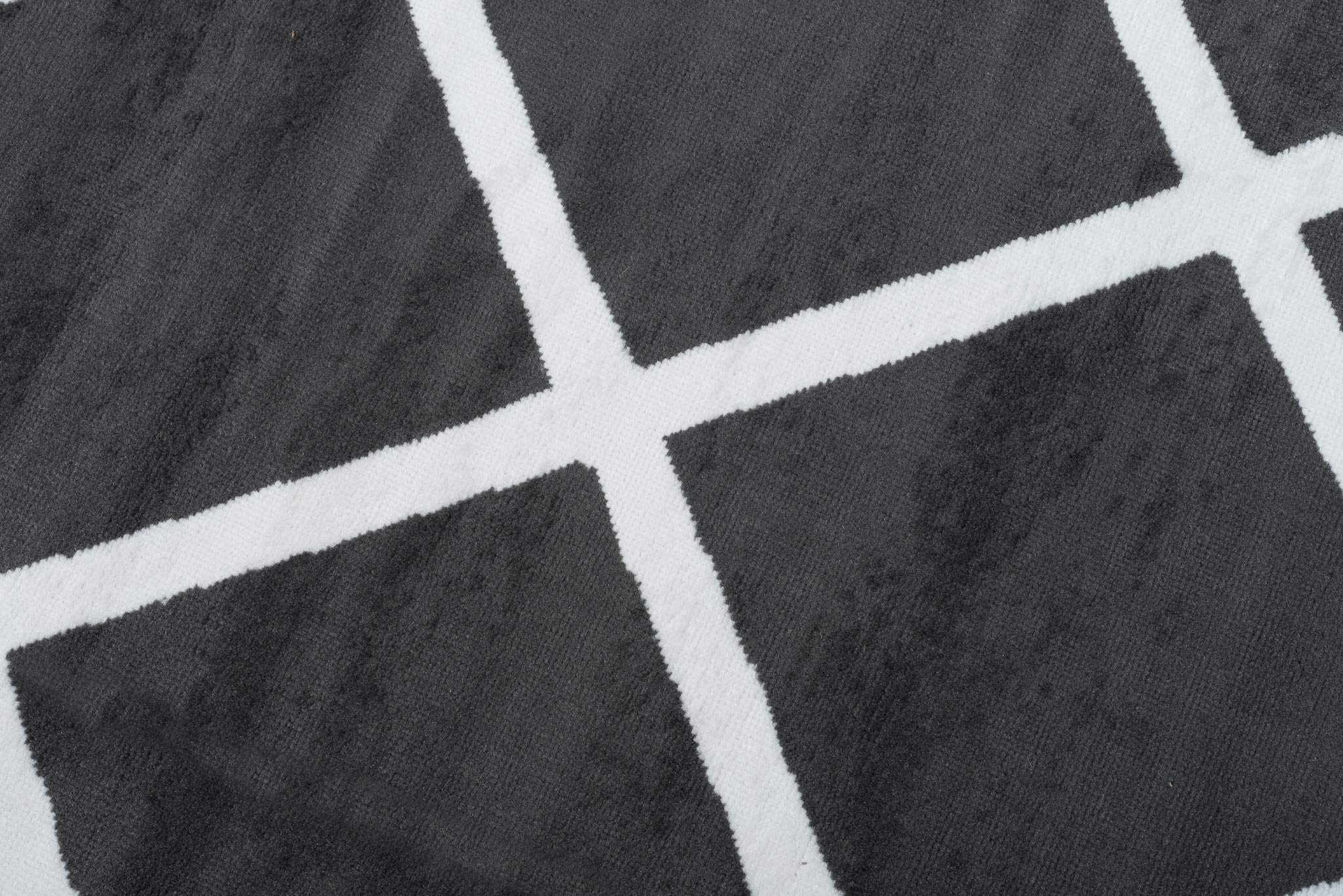 TAPISO Luksusowy dywan z krótkim włosiem, ciemnoszary, biały, nowoczesny, geometryczny, kratka, wzór kwadratowy, do salonu, Ökotex 250 x 300 cm