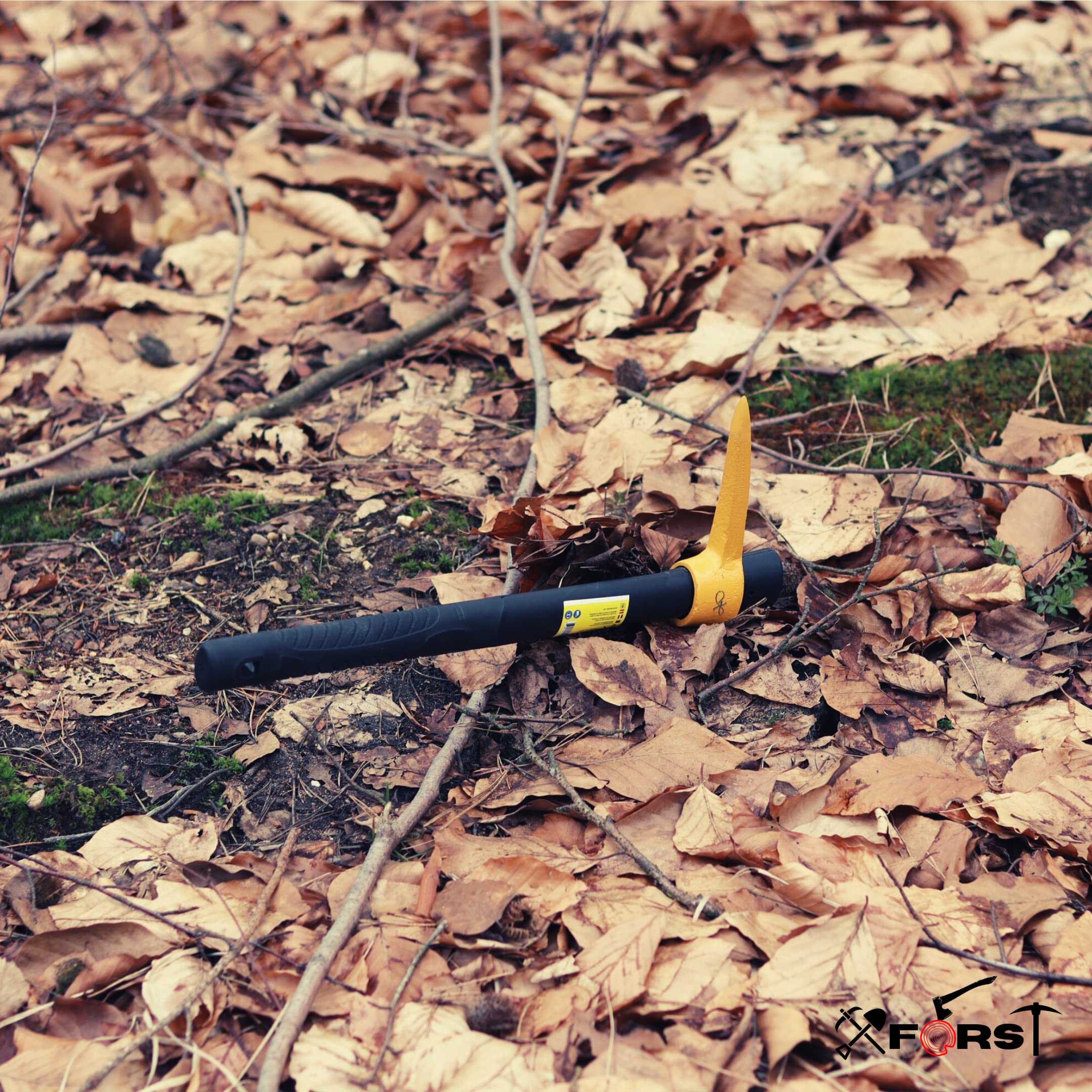 Xforst Piccone da Scavo - Martellina con Manico in Fibra di Vetro Resistente. Piccone Compatto per Giardino, Campeggio o Rilevamento Metalli, con Testa in Acciaio Forgiato. Modello X-PF45.