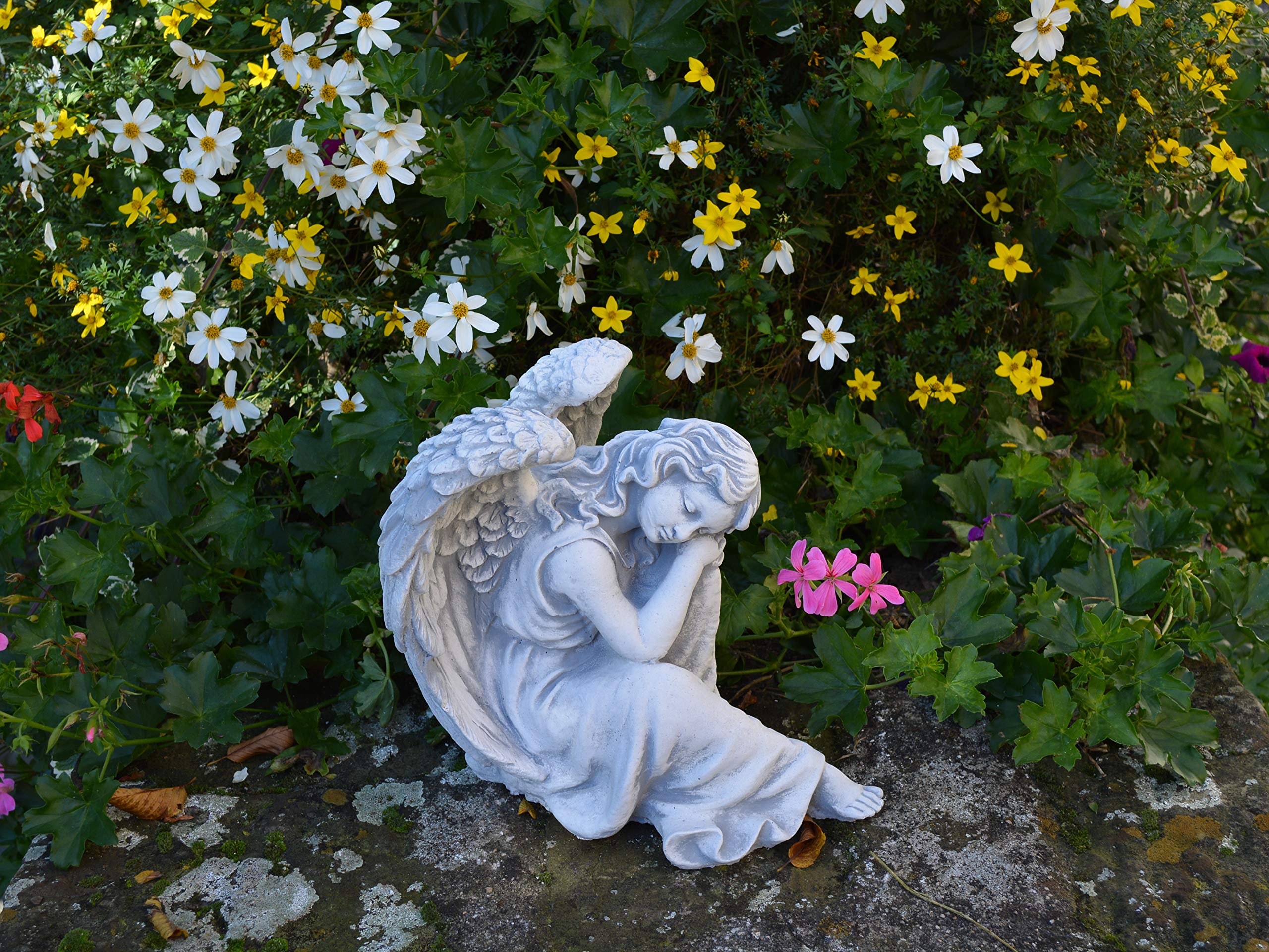 gartendekoparadies.de Schlafender Engel Steinfigur für Garten & Grab, frostfest & wetterfest, aus massivem Steinguss Weißbeton, Grabengel Figur als Grabdeko oder Gartendeko, 25 cm, grau