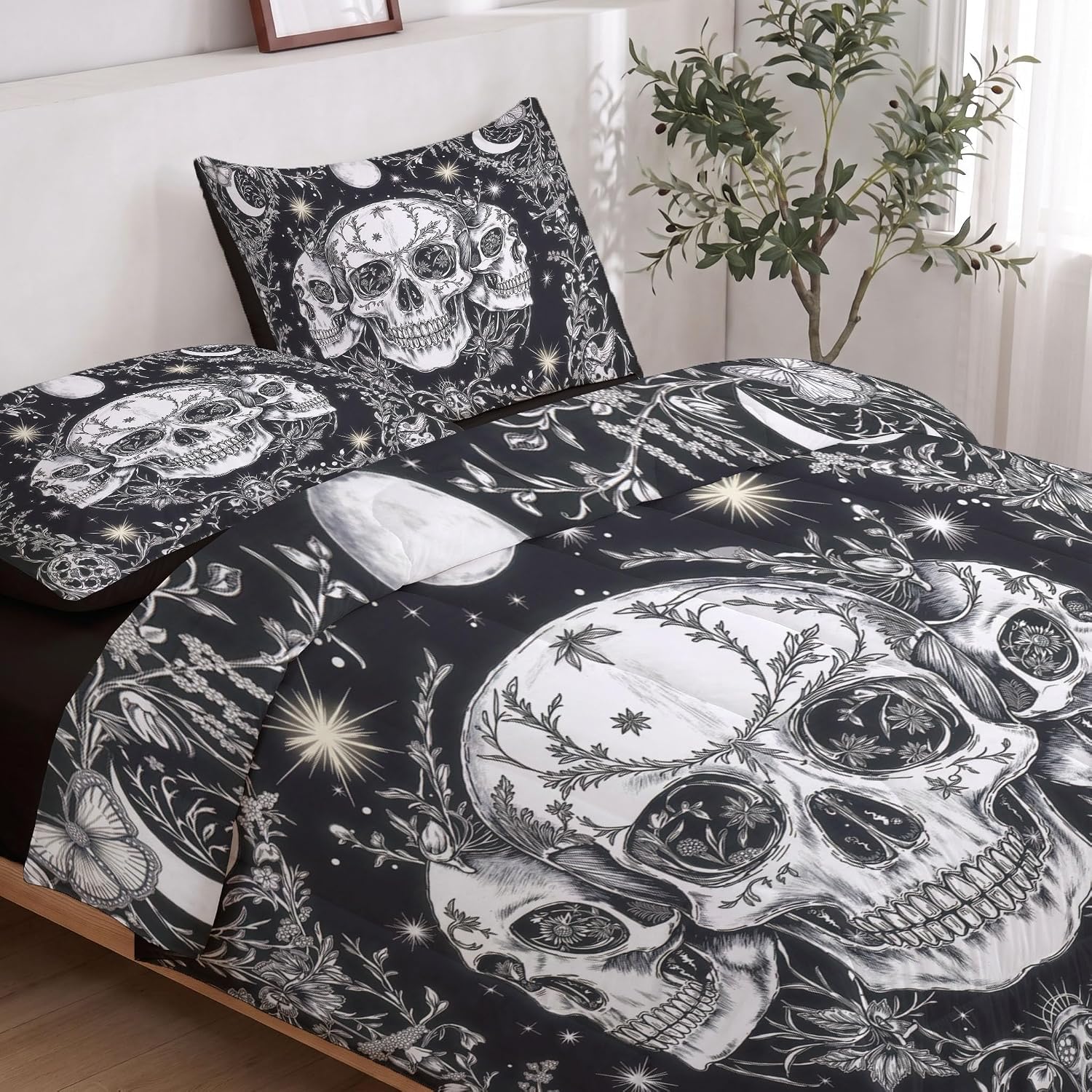 Gothic Style Quilt Queen Size Black and White Quilt Bedding Set | 3 Pieces Soft Lightweight Microfiber Star and Moon Skull Bedspread Coverlet Set for All Season, 90"X90"