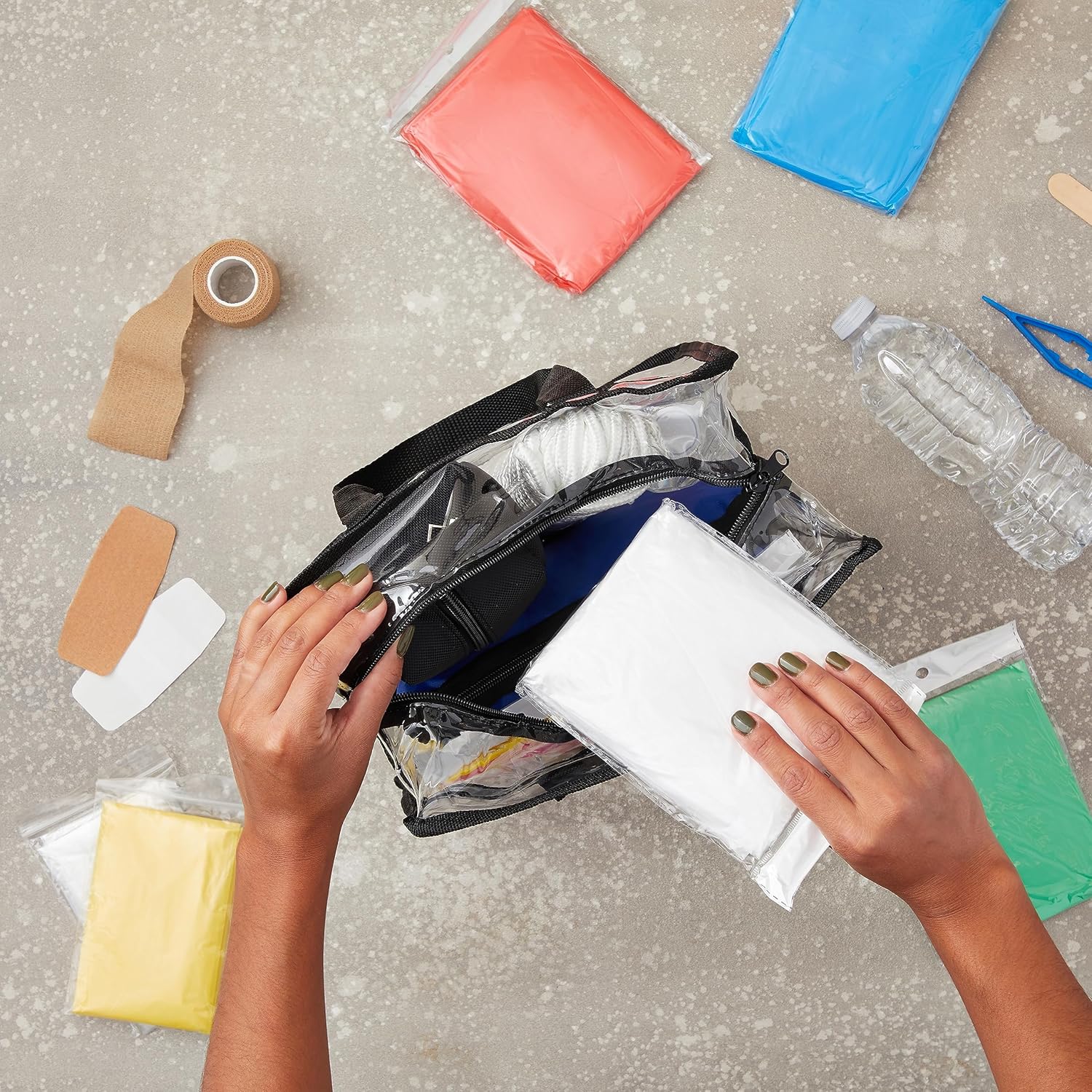 Juvale Disposable Rain Ponchos for Adults, Waterproof Hooded Emergency Ponchos, One Size, Bulk for Travel & Festivals - Image 2