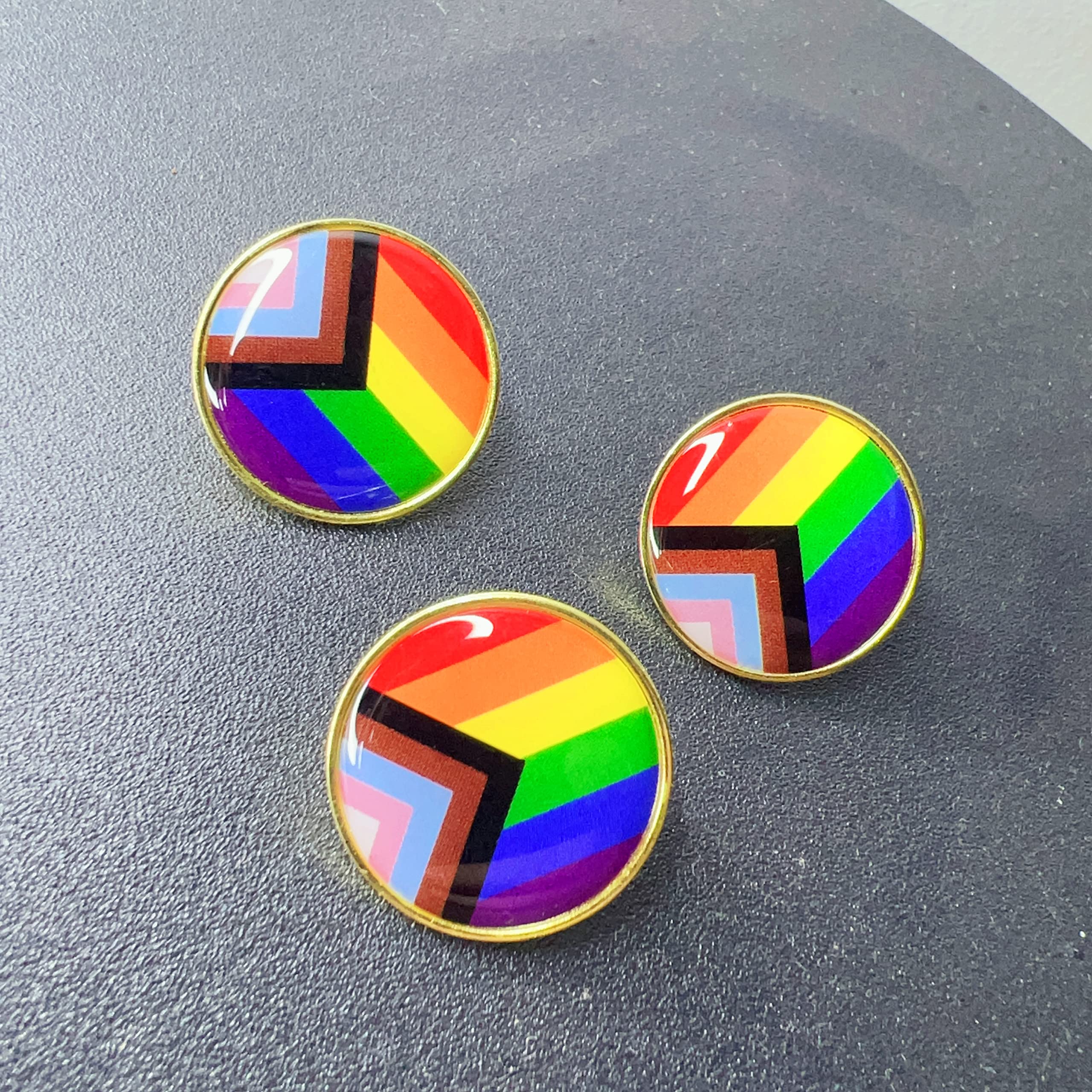 25/50/100pcs Rotondo Metallo Progresso Pride Pin Arcobaleno Bandiera Gay LGBTQ Smalto Progressivo Spille Badge Bulk per Vestiti zaino Regali, Medium, ferrolega, Senza pietra