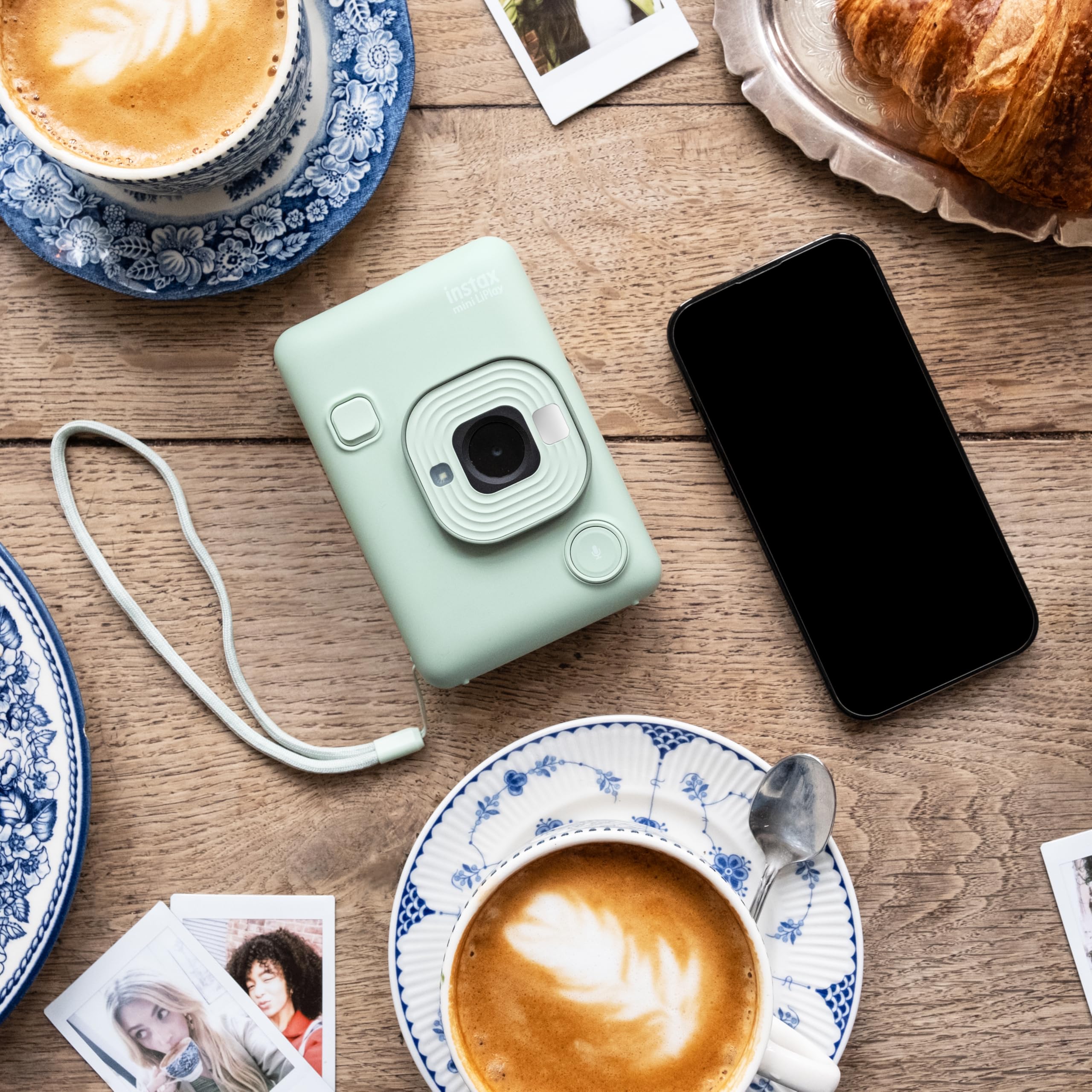 instax Fujifilm mini LiPlay Matcha Green - Fotocamera Istantanea Ibrida, Stampante per Smartphone, Controllo da Remoto, Funzione Sound per Aggiungere Suoni alle Foto, Dimensioni Stampa 86 mm x 54 mm