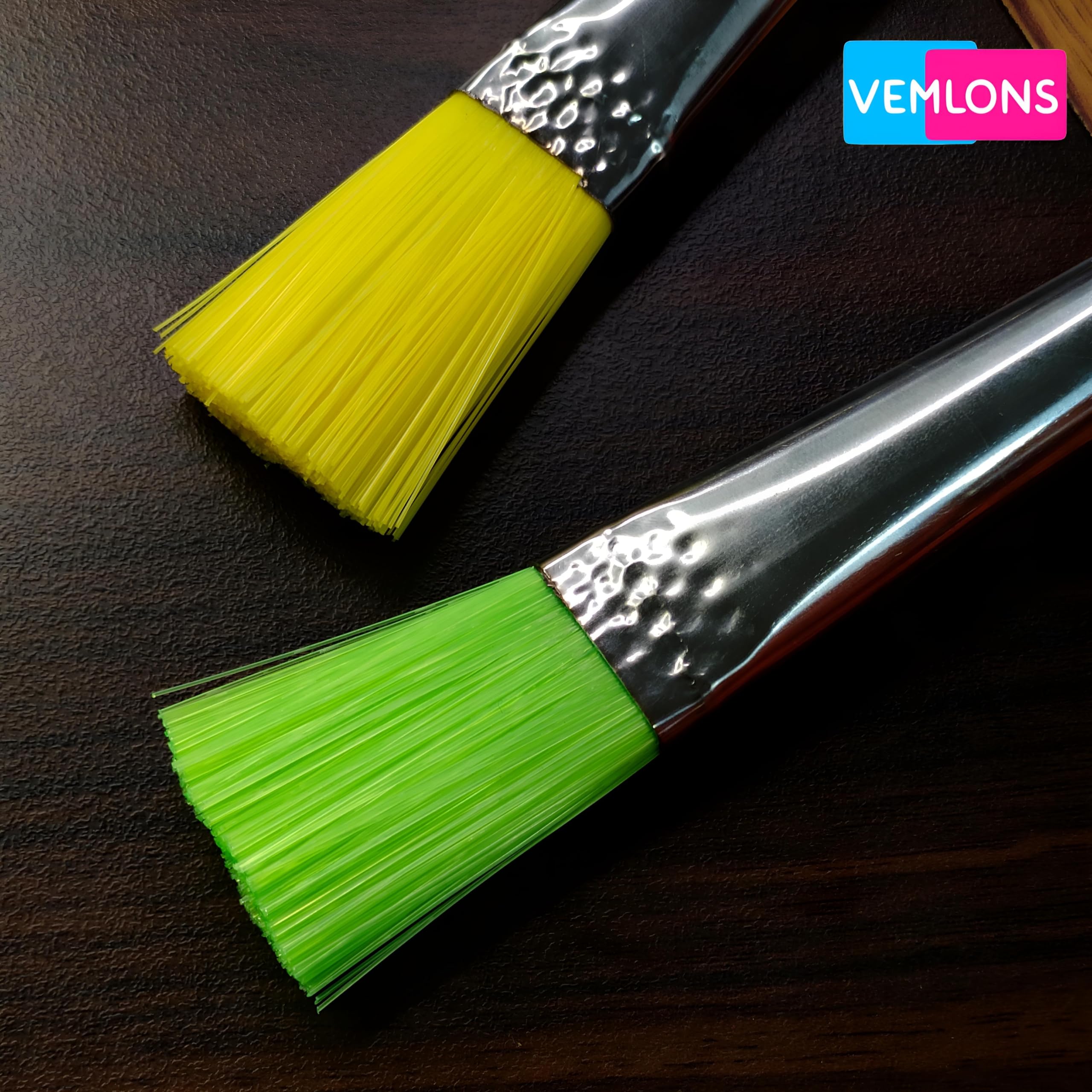 Vemlons Dust Cleaning Brush for Deep Cleansteel bodyperfect sizeEasy to use dust Cleaning Brush for Computer/Flour Mill/Window,Frame,Keyboard with mini Dustpan,