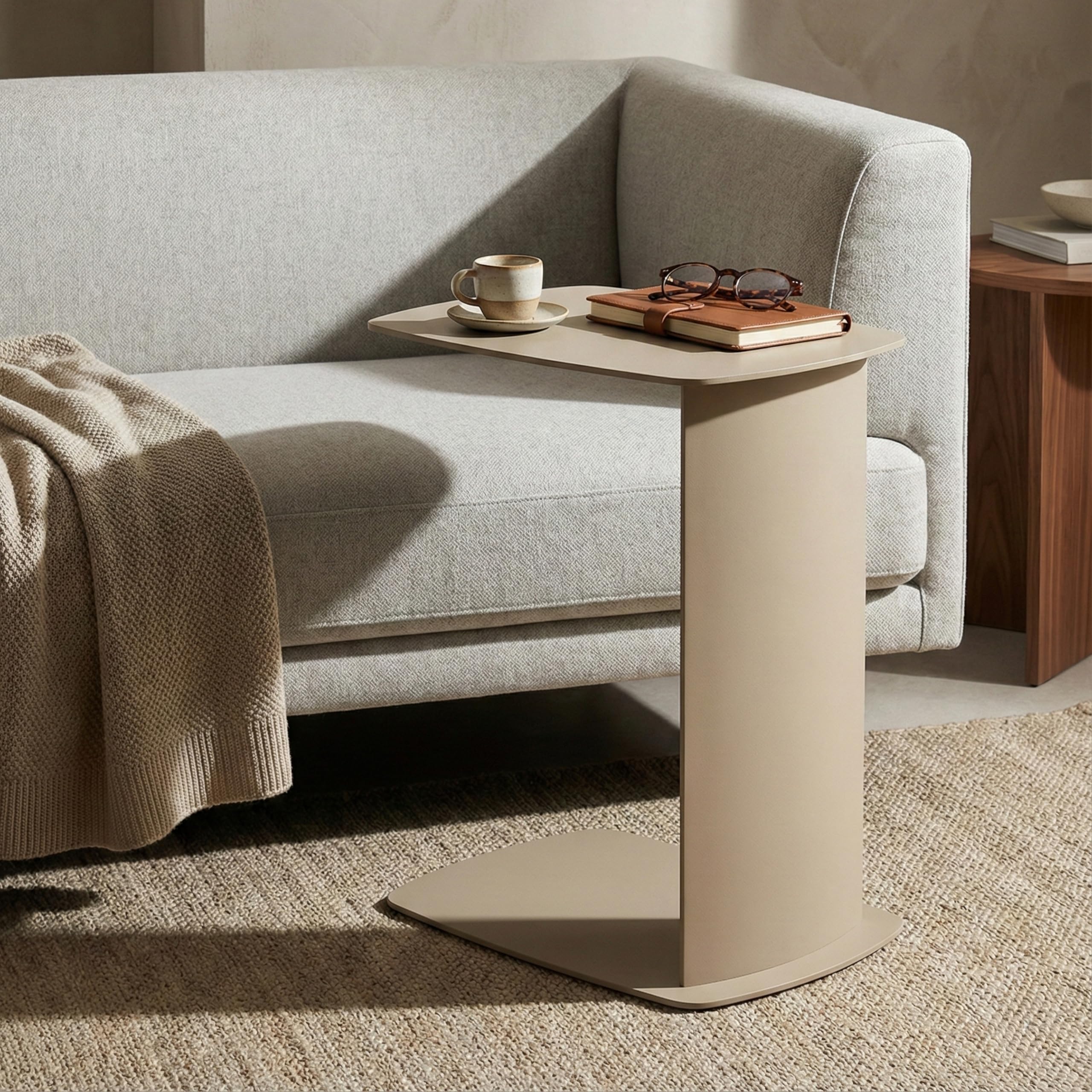 Beistelltisch Metall C-Form, pulverbeschichtet & wetterfest – Sofa Couch Tisch für Wohnzimmer, Balkon & Terrasse – Standby (Champagne Beige)